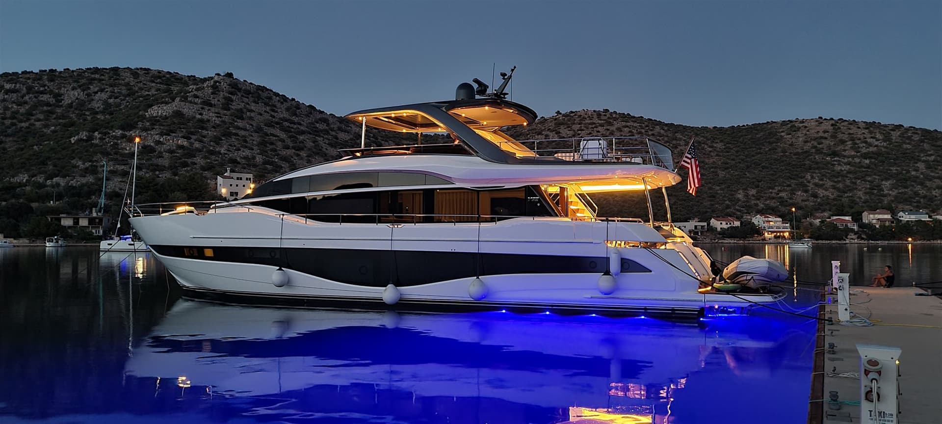 Princess Yachts Y85 - Deck View Princess Yachts Y85 - Deck View