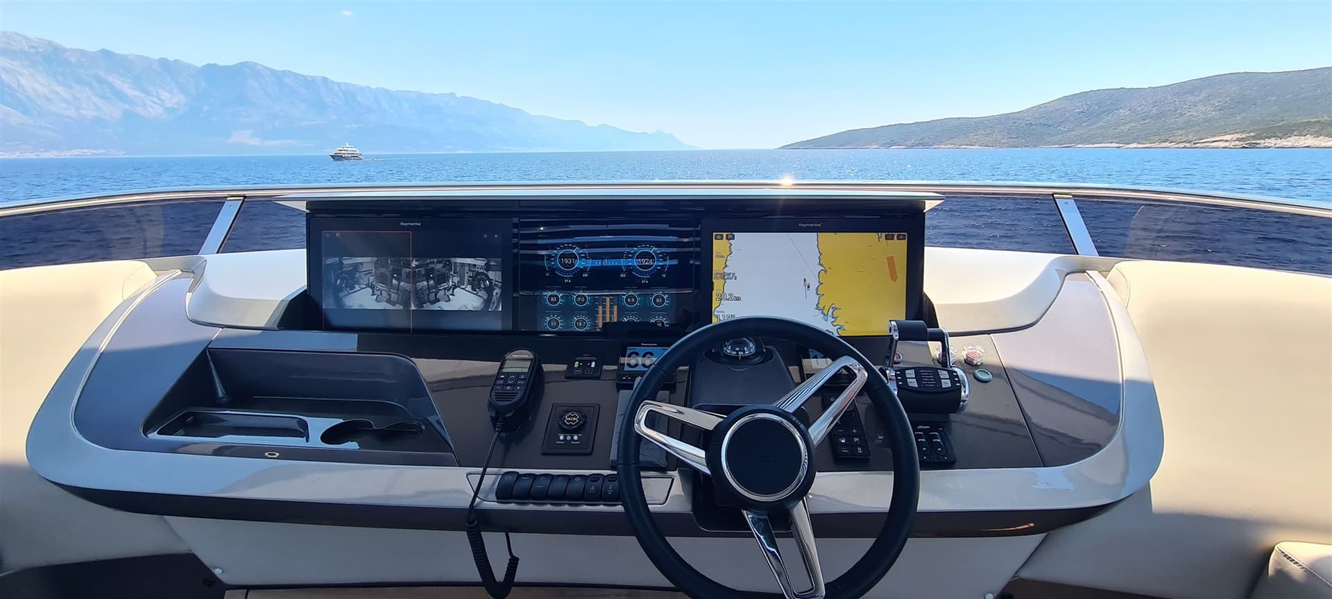 Princess Yachts Y85 - Detail View 1 Princess Yachts Y85 - Detail View 1