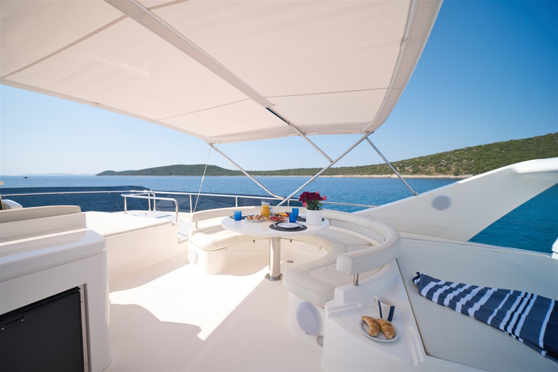 Ferretti Yachts 681 usato - foto hero 11