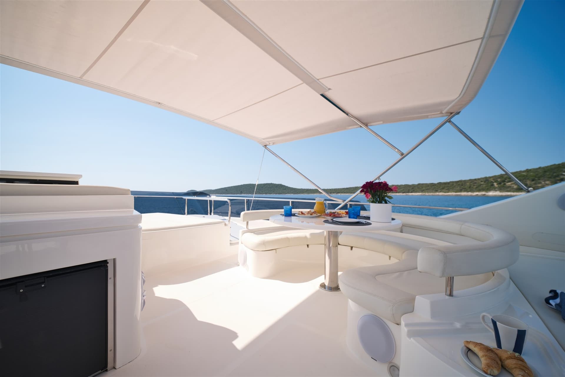 Ferretti Yachts 681 usato - foto hero 12