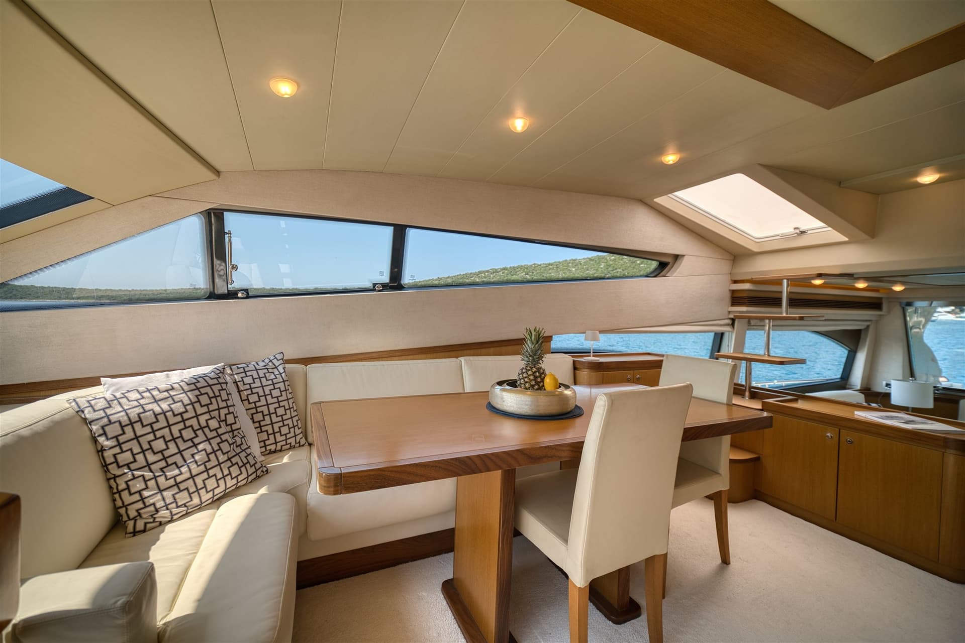 Ferretti Yachts 681 usato - foto hero 17
