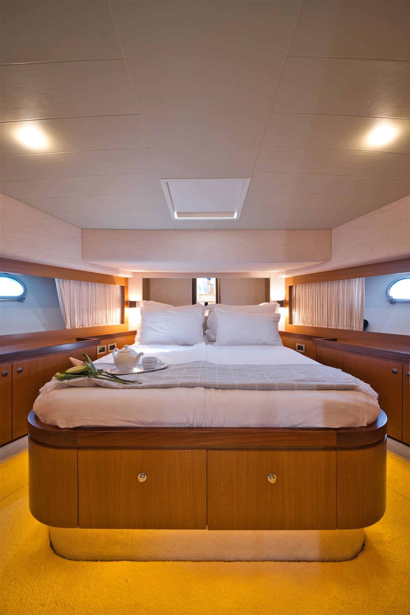 Ferretti Yachts 681 usato - foto hero 24