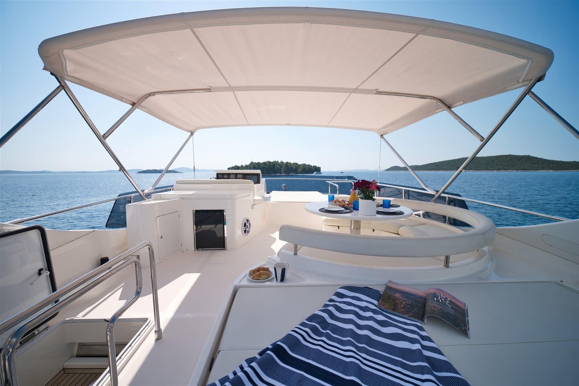 Ferretti Yachts 681 usato - foto hero 14