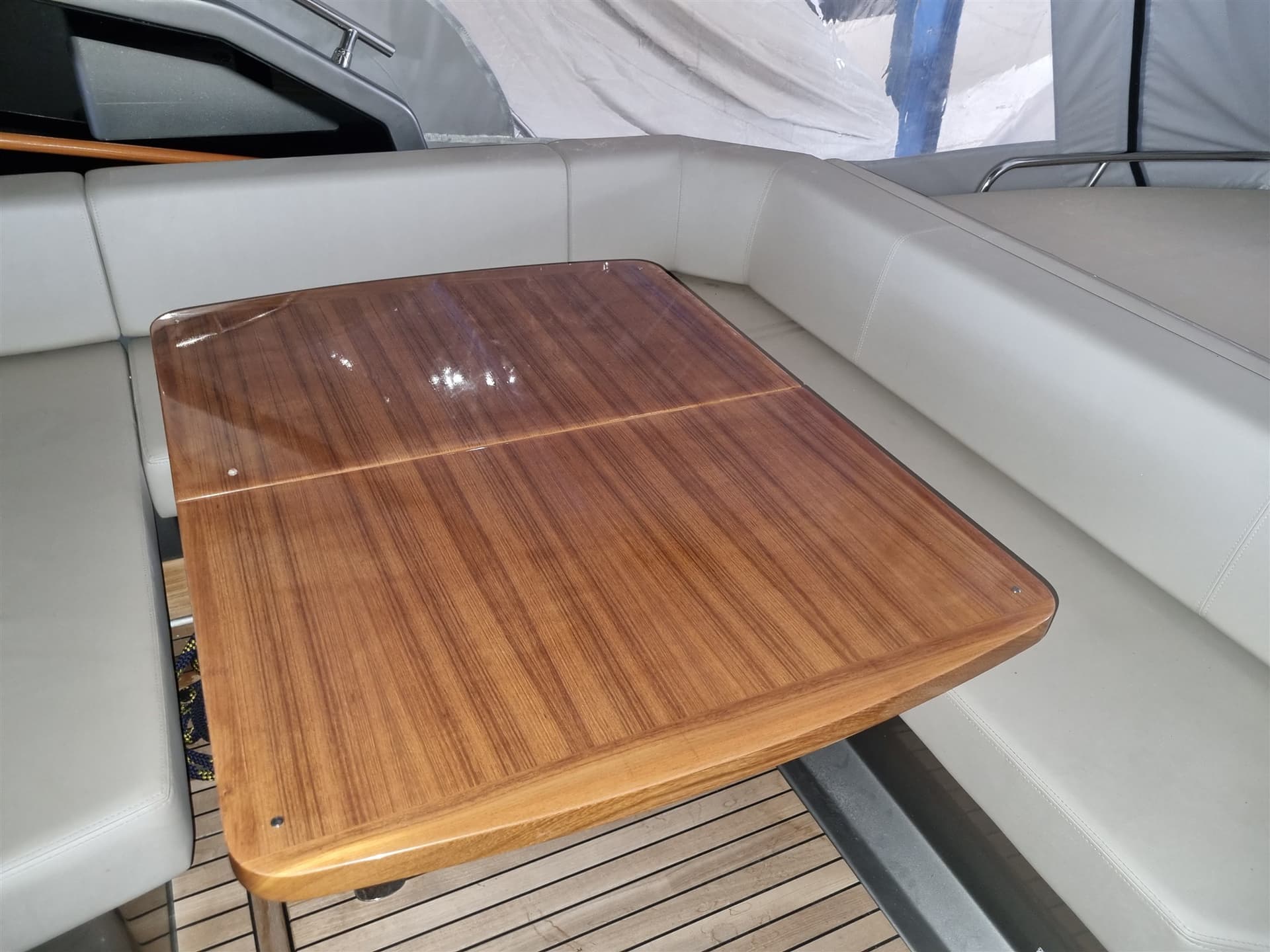 Cranchi M44 Ht - Interior View Cranchi M44 Ht - Interior View