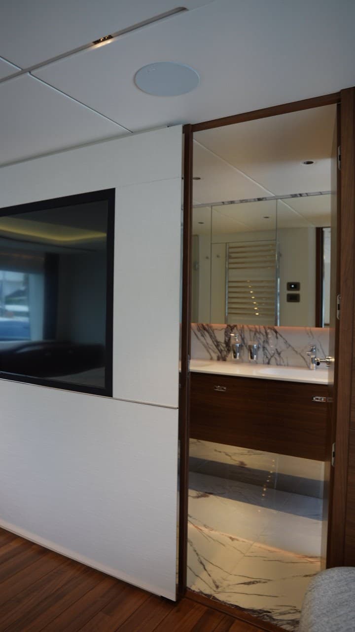 Princess Yachts Y95 usato - foto hero 22