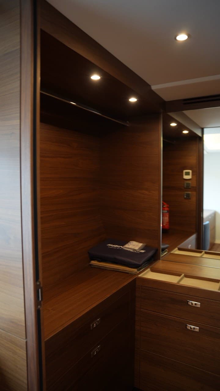 Princess Yachts Y95 usato - foto hero 12