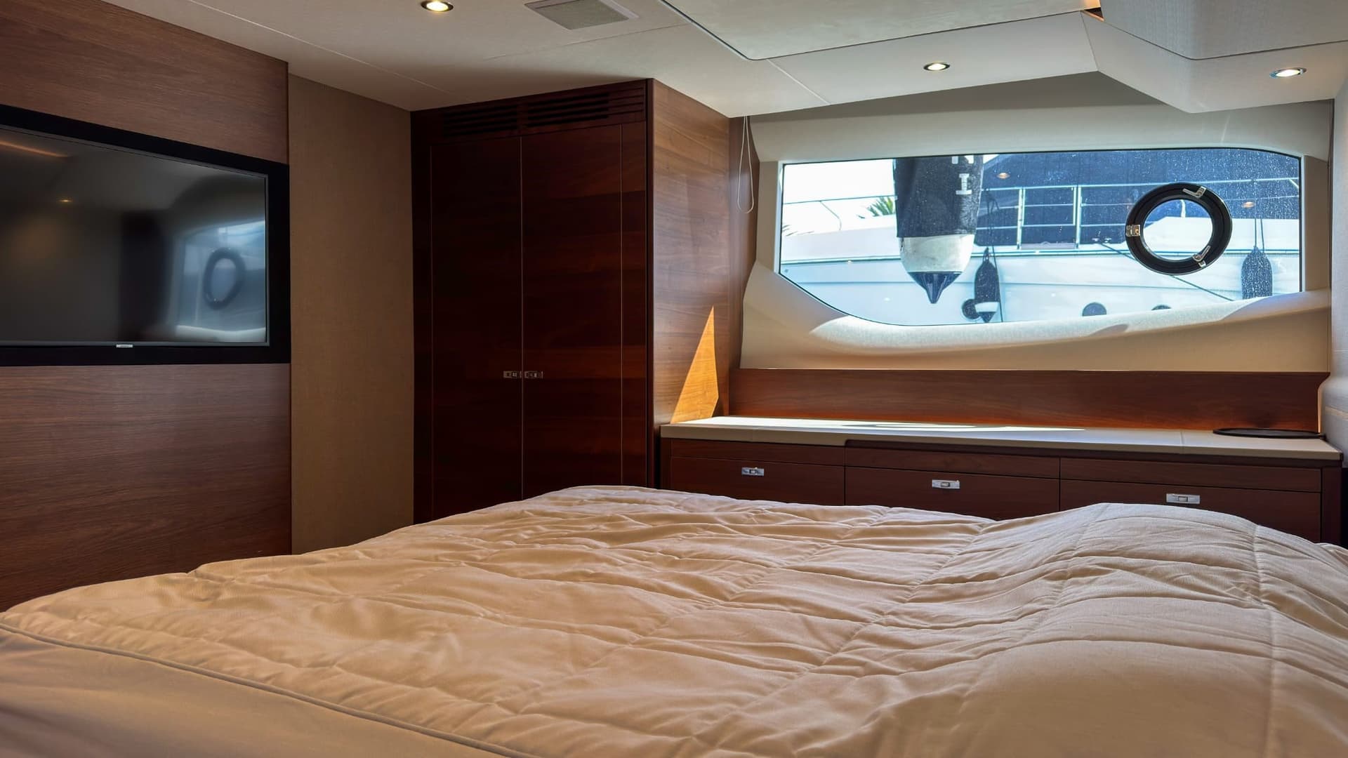 Princess Yachts F55 used - hero image 9