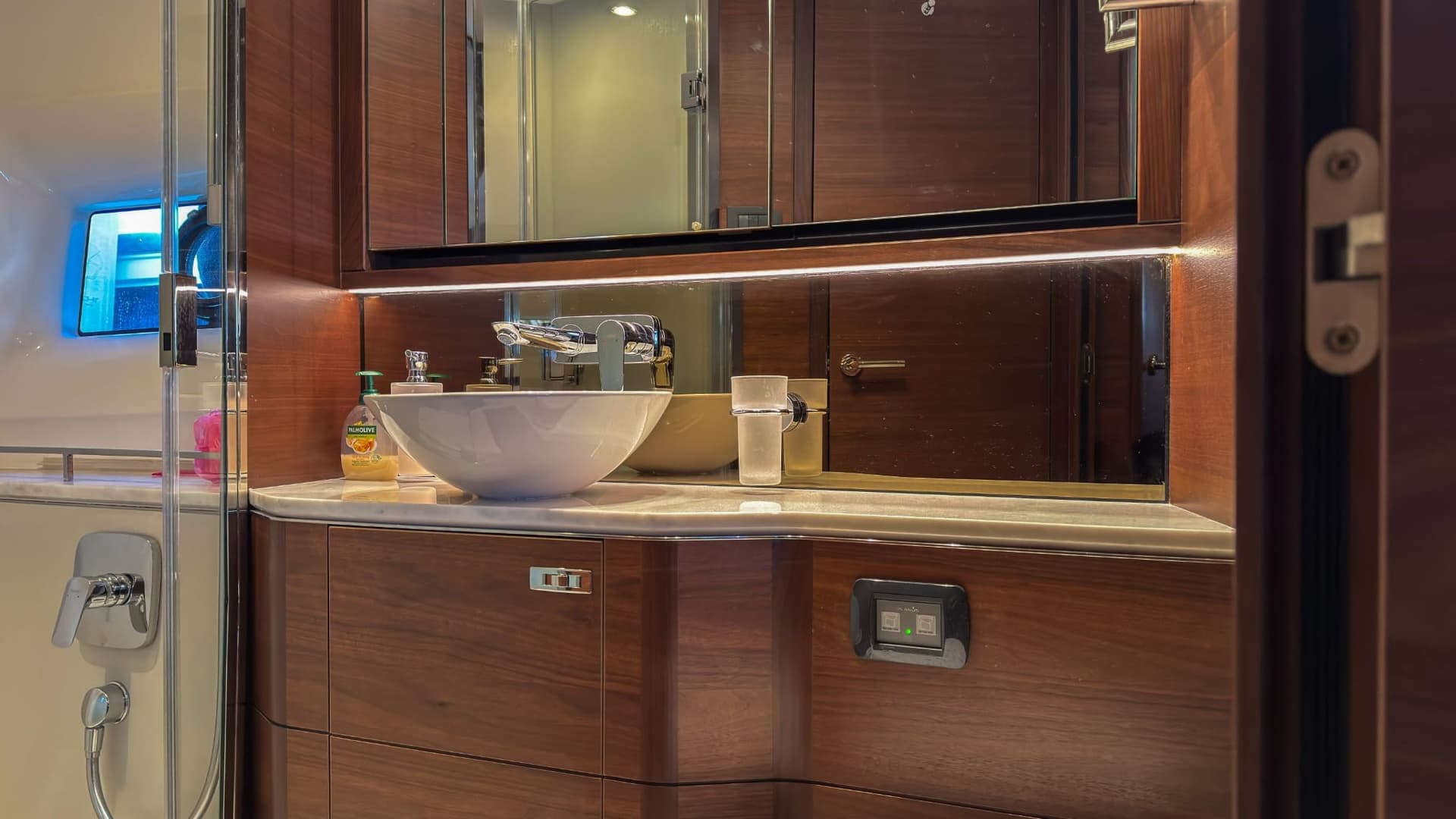 Princess Yachts F55 used - hero image 8