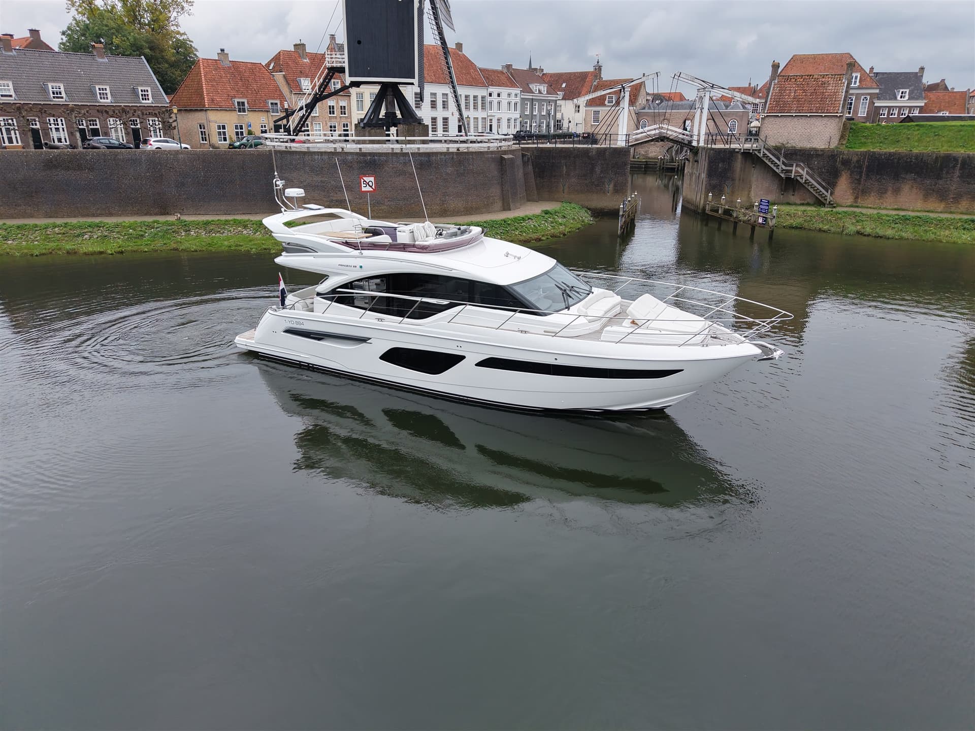 Princess Yachts F55 - Deck View Princess Yachts F55 - Deck View