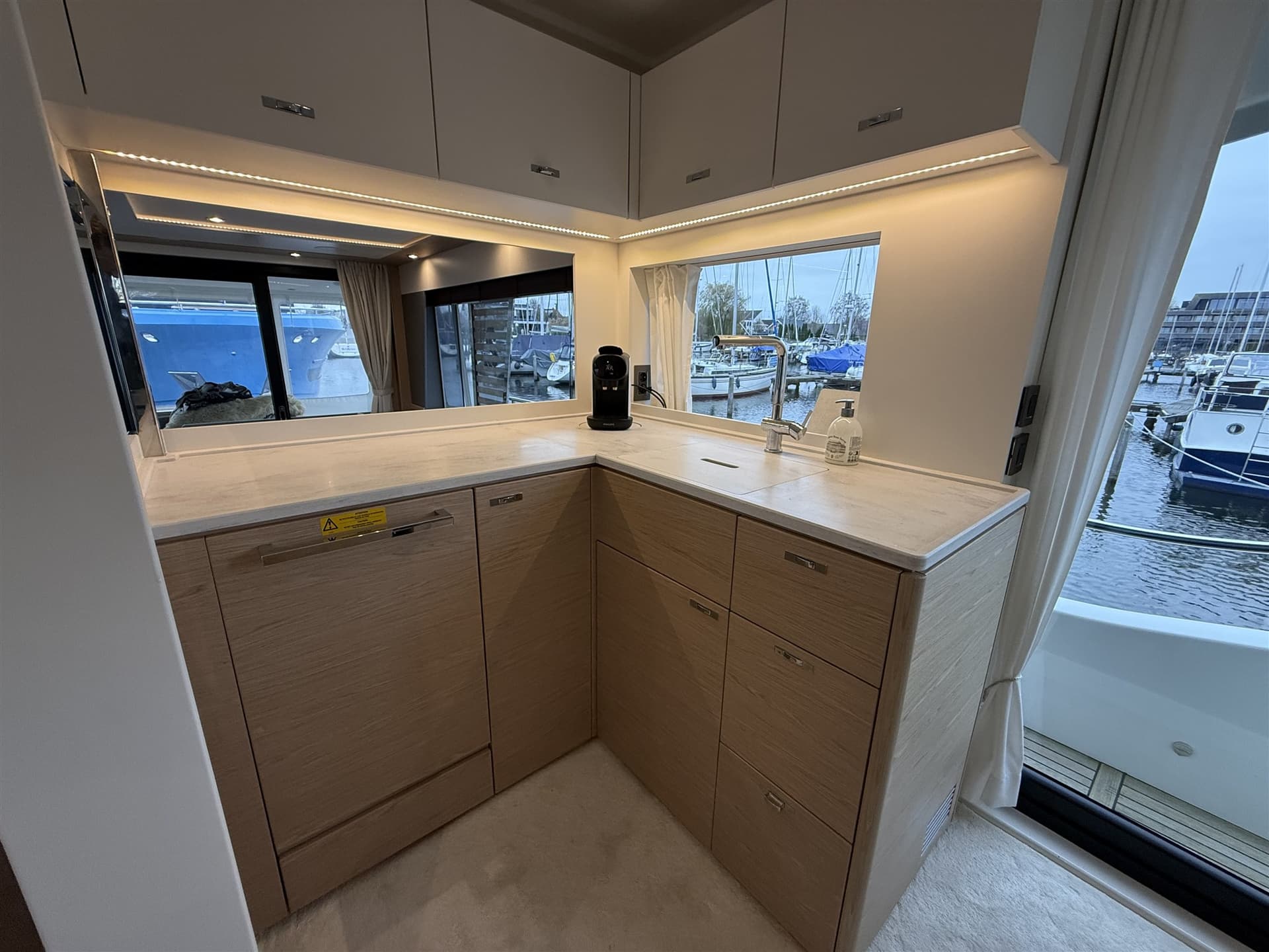 Beneteau Grand Trawler 62 usato - foto hero 14
