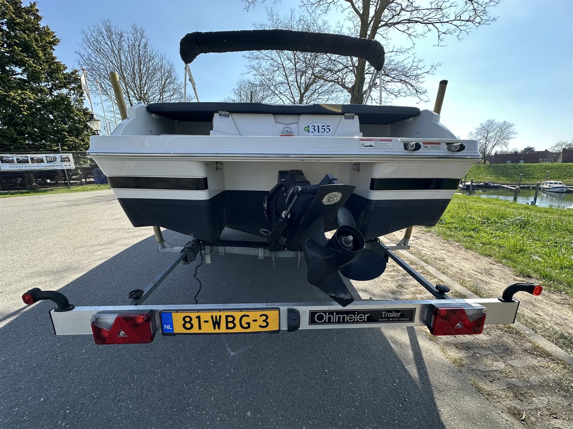 Four Winns 19 Freedom - Deck View Four Winns 19 Freedom - Deck View