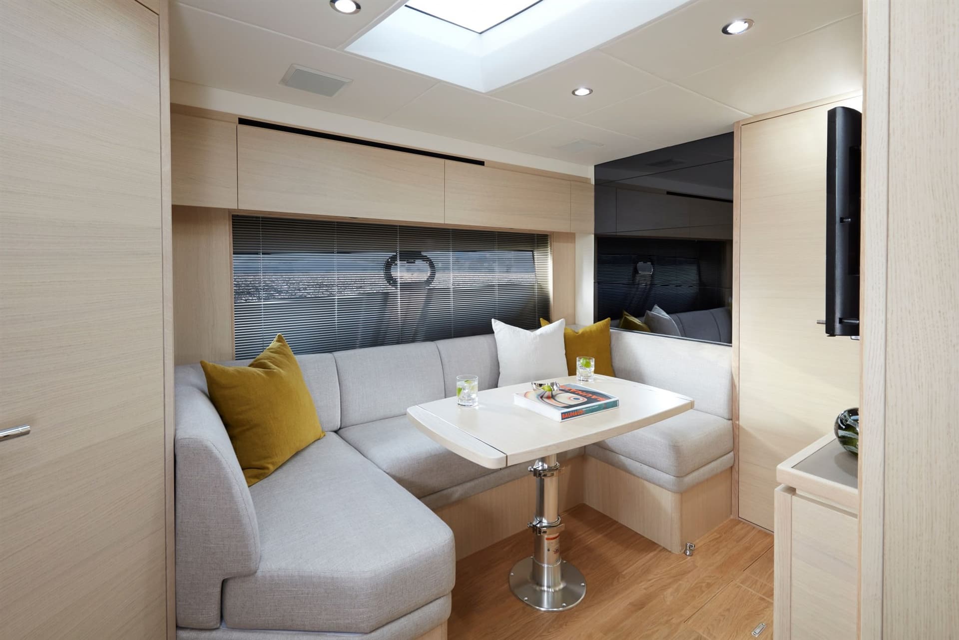 Princess Yachts V40 used - detail 4