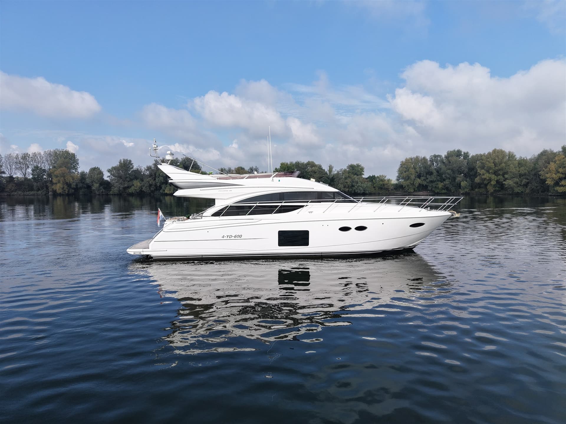 Princess Yachts 56 - Detail View 1 Princess Yachts 56 - Detail View 1