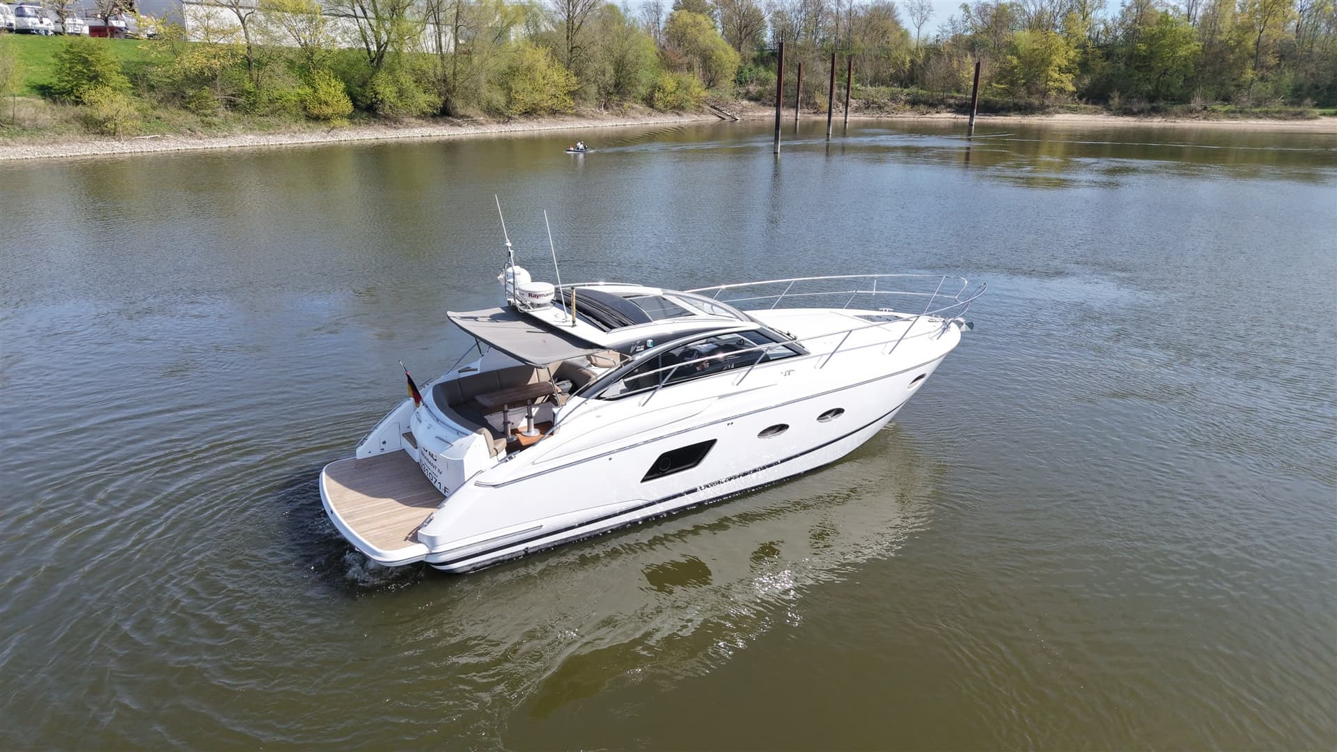 Princess Yachts V 39 - Deck View Princess Yachts V 39 - Deck View