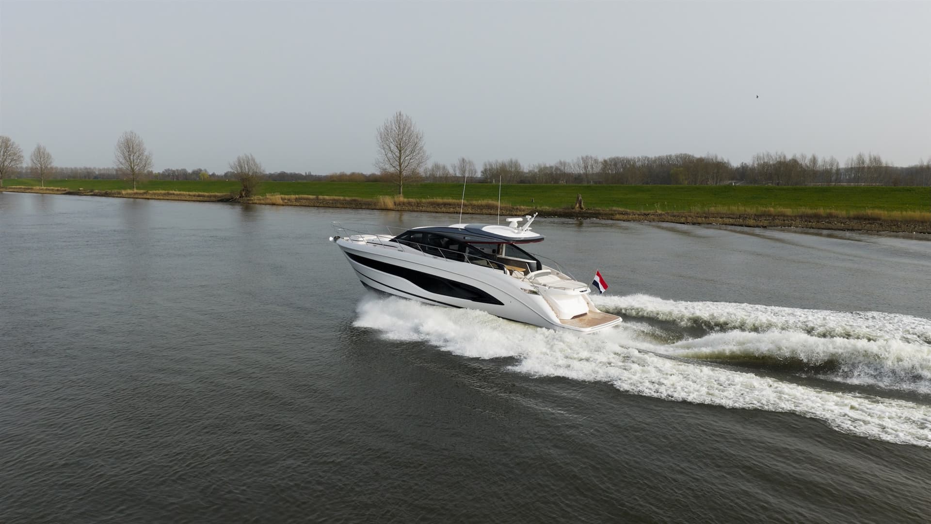 Princess Yachts V55 usato - foto hero 2