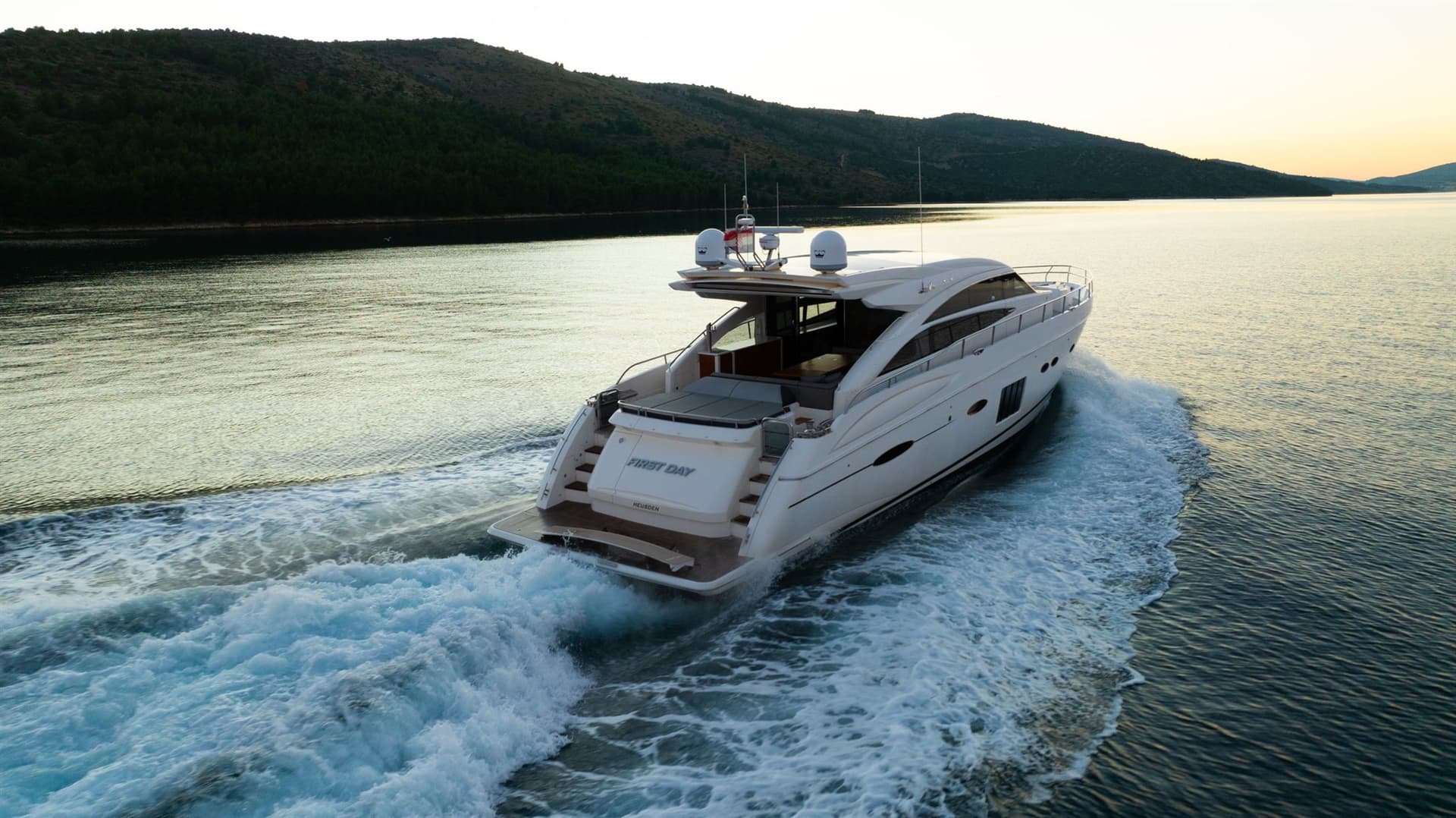 Princess Yachts V 72 - Interior View Princess Yachts V 72 - Interior View