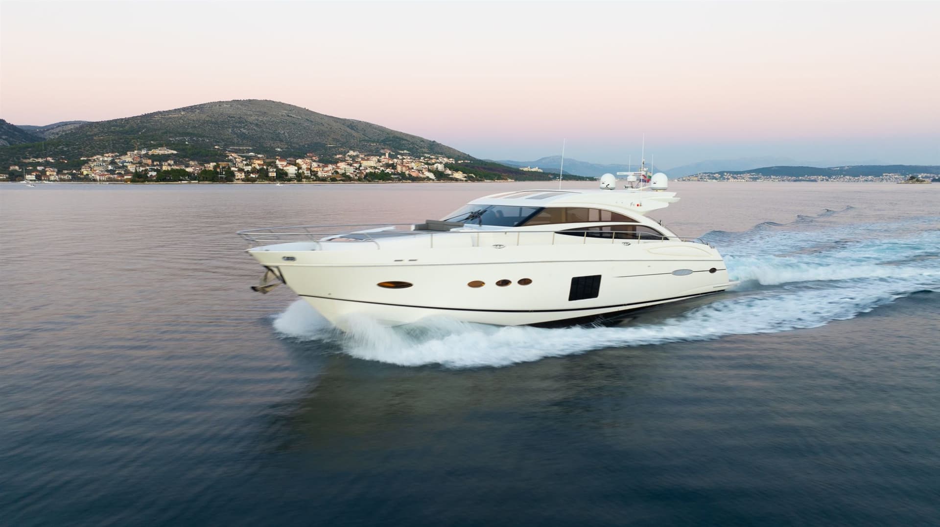 Princess Yachts V 72 - Deck View Princess Yachts V 72 - Deck View
