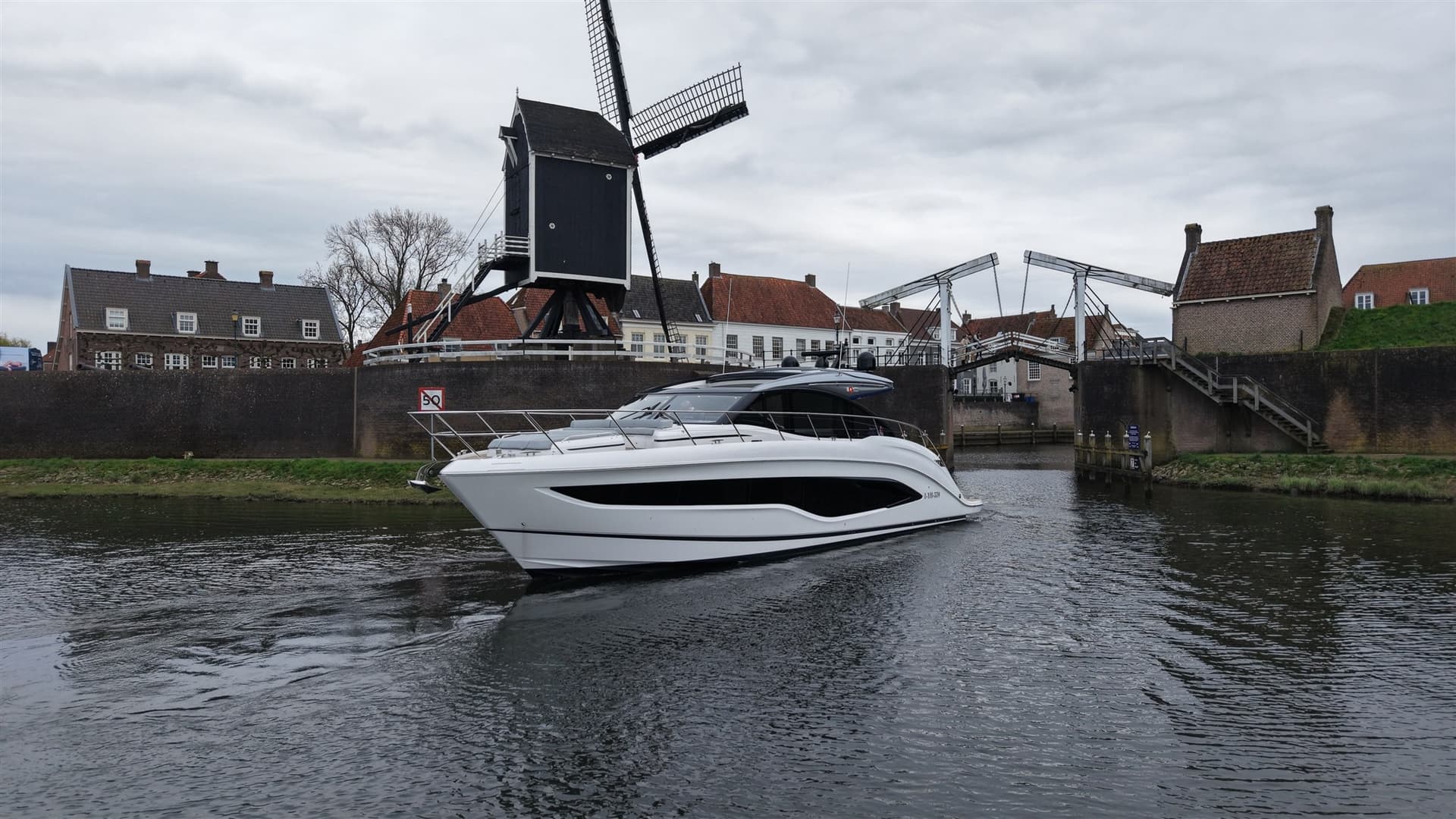 Princess Yachts V55 - Main View Princess Yachts V55 - Main View