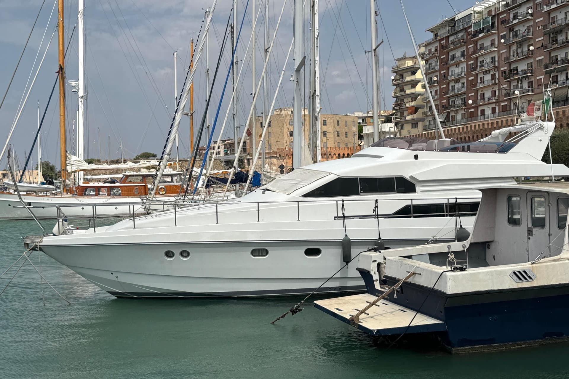 Mochi Craft Mochi 56 - Interior View Mochi Craft Mochi 56 - Interior View