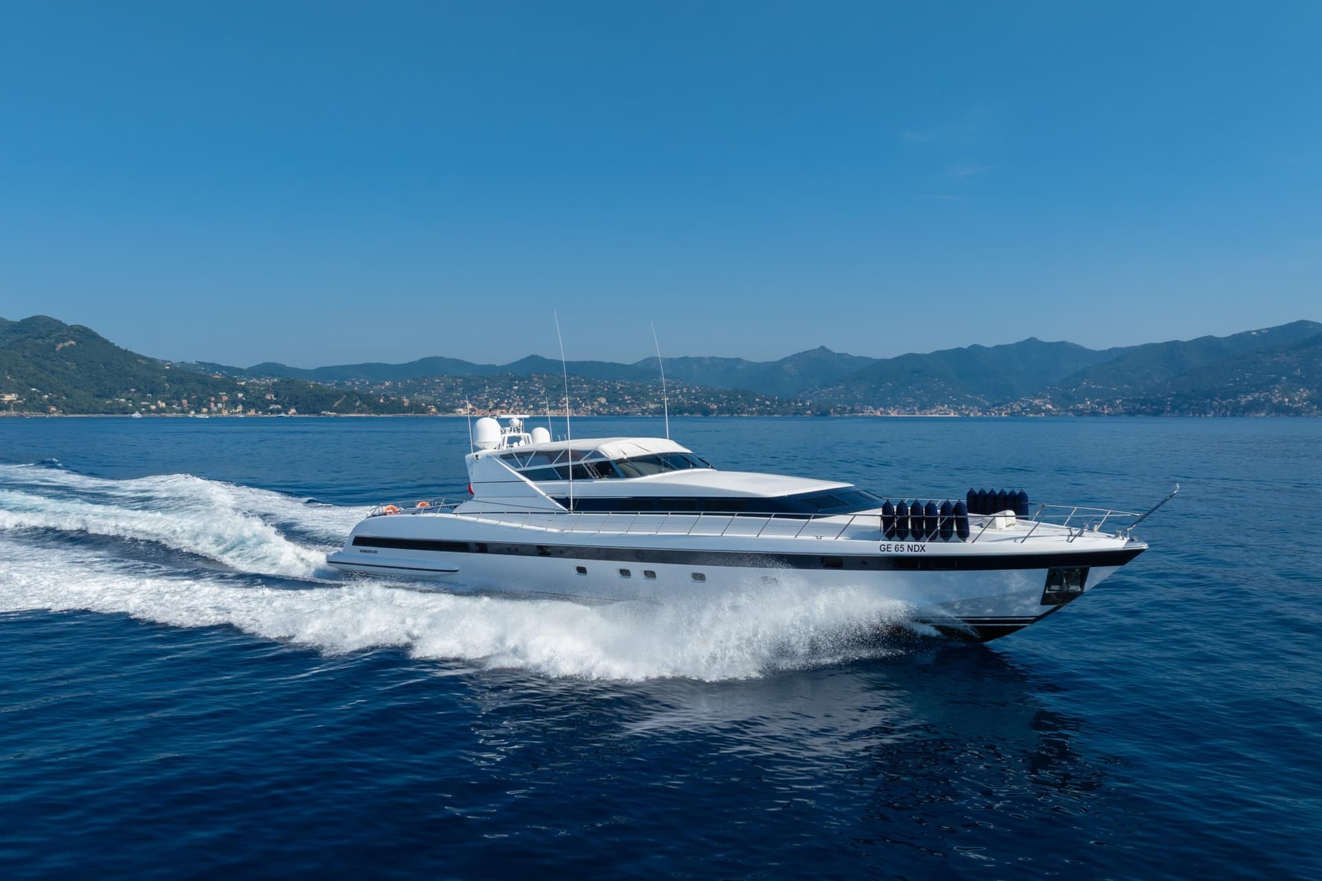 Overmarine 105 Sport - Deck View Overmarine 105 Sport - Deck View