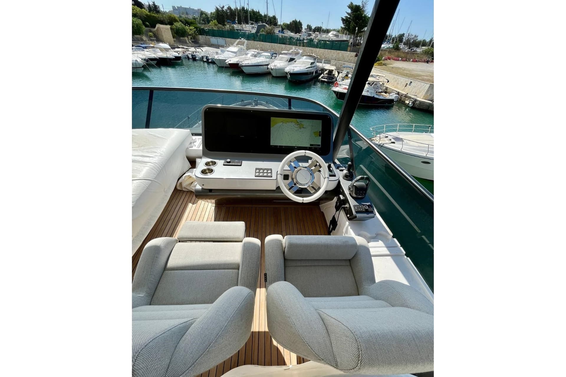 Azimut 68 Fly - Deck View Azimut 68 Fly - Deck View