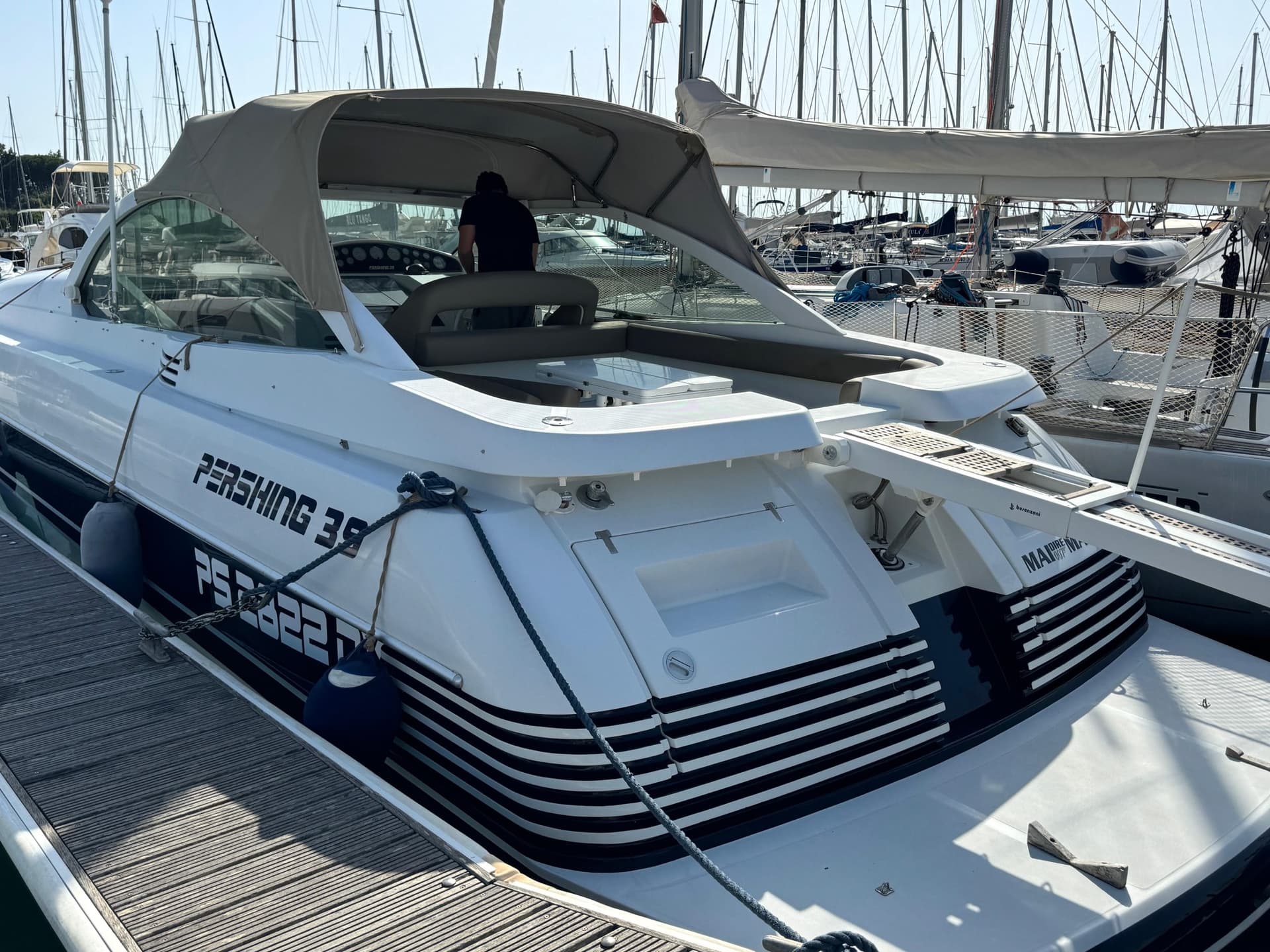 Pershing 38 - Detail View 1 Pershing 38 - Detail View 1