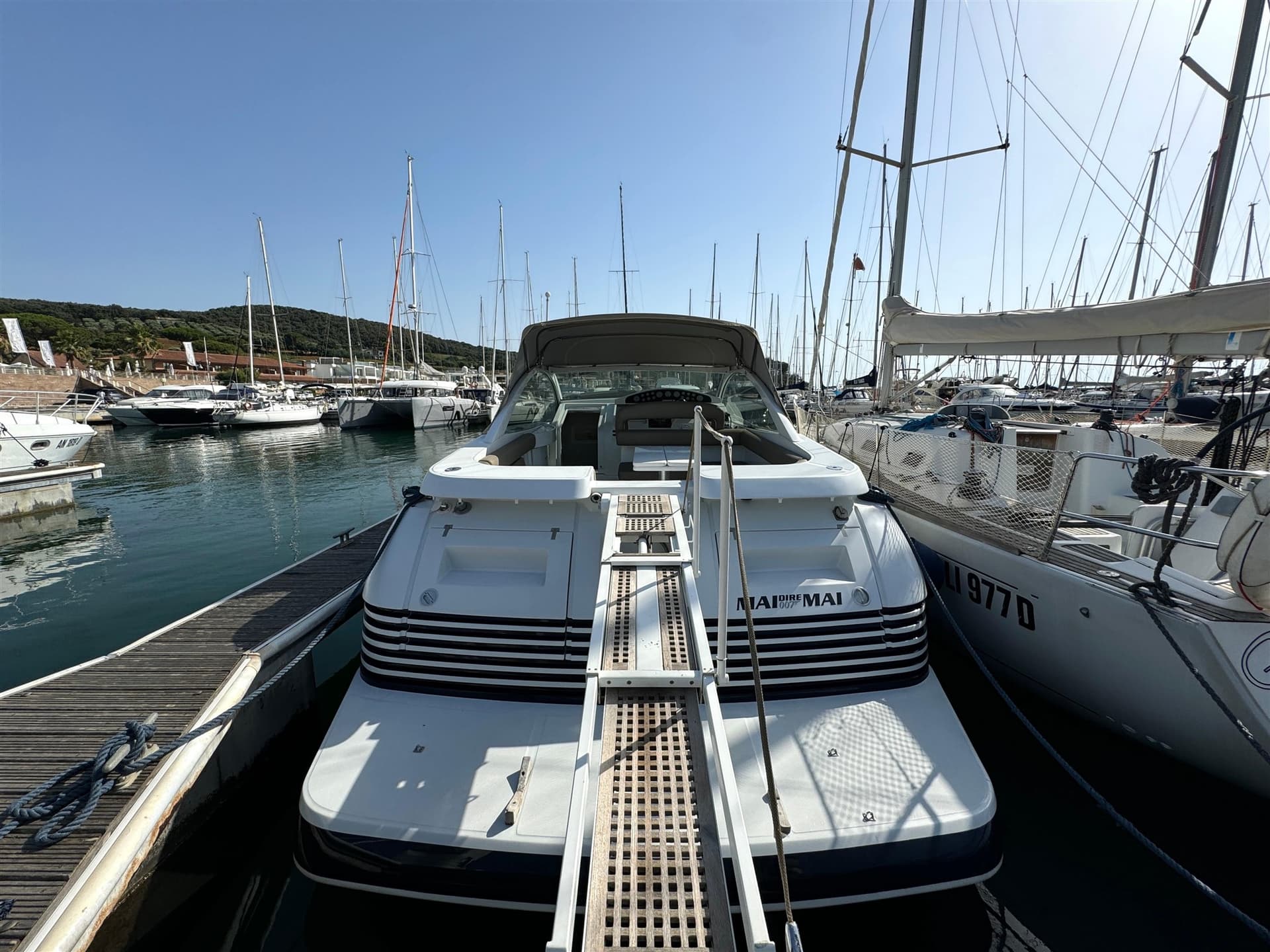 Pershing 38 - Interior View Pershing 38 - Interior View