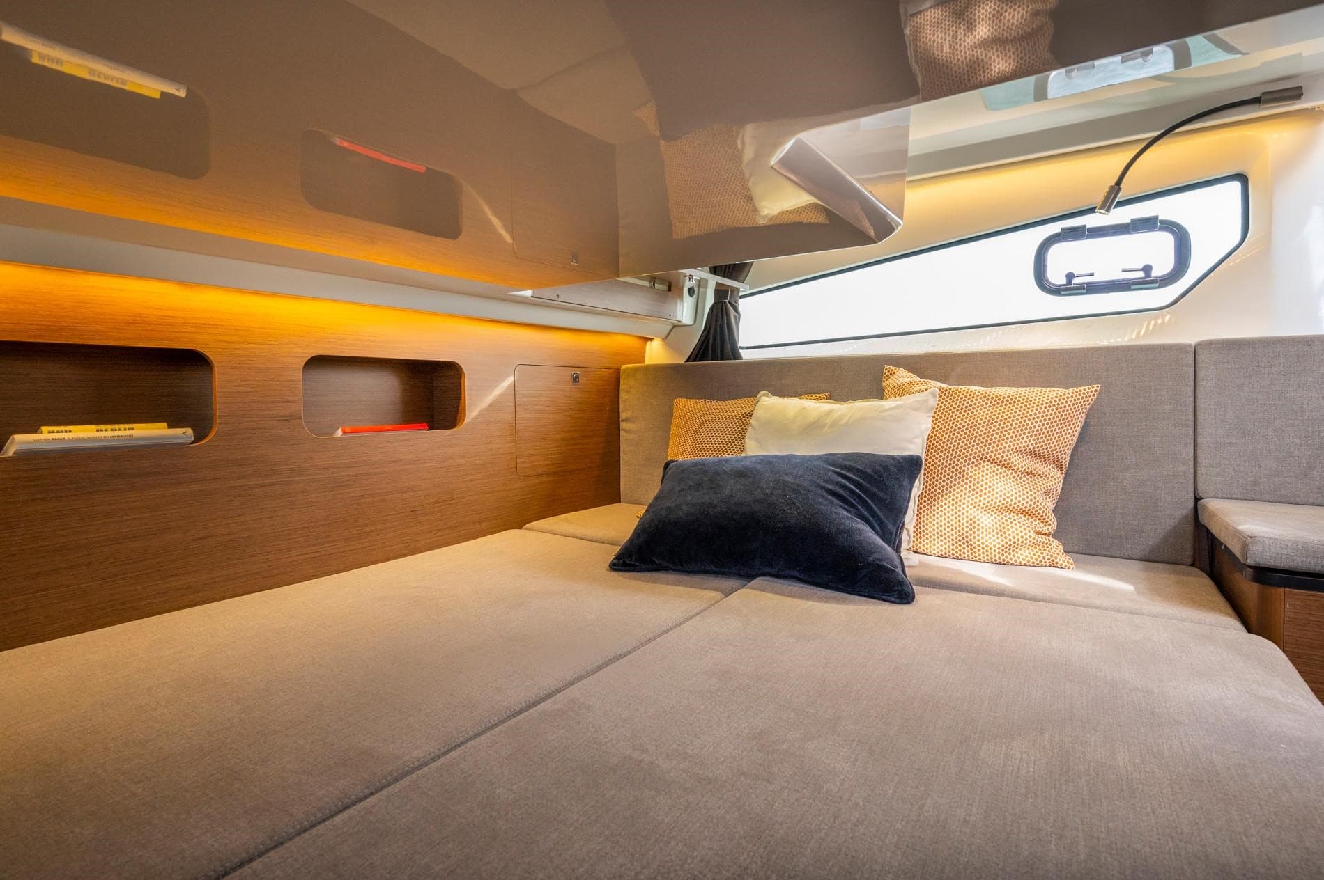 Beneteau ANTARES 11 used - hero image 8