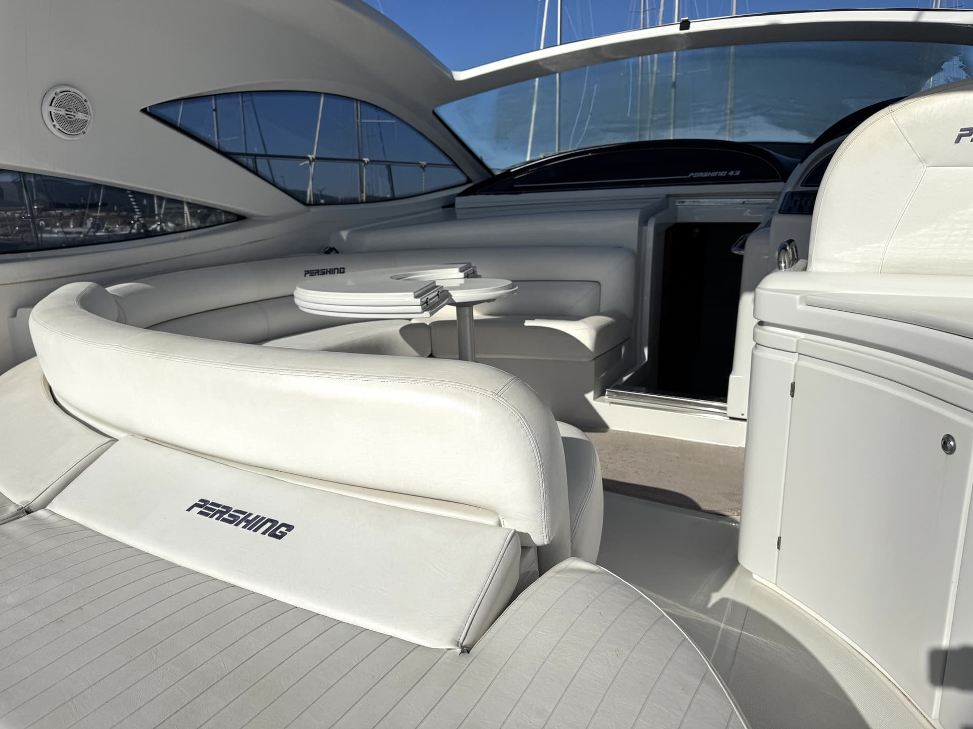 Pershing Pershing 43' - Deck View Pershing Pershing 43' - Deck View