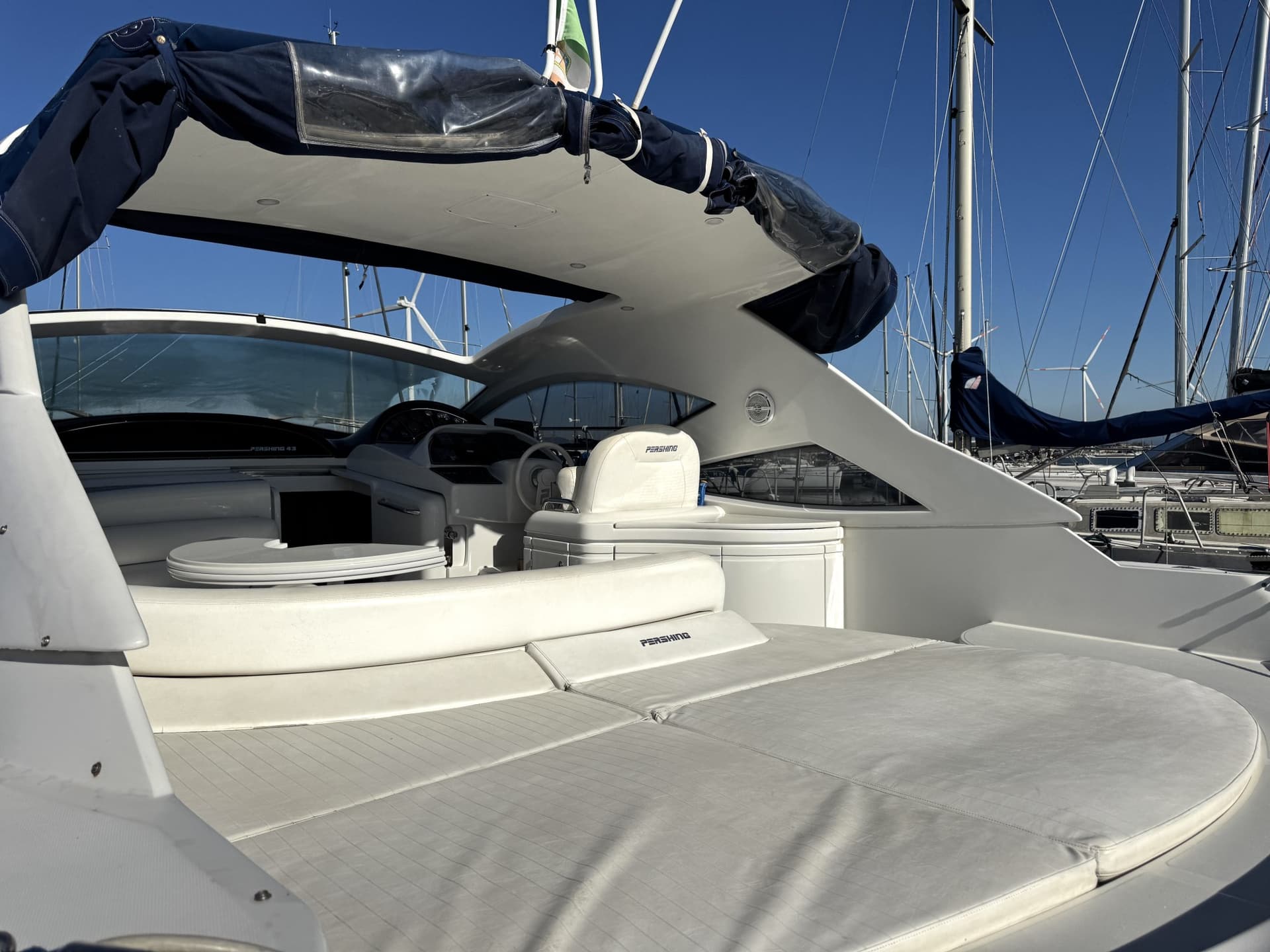 Pershing Pershing 43' - Interior View Pershing Pershing 43' - Interior View