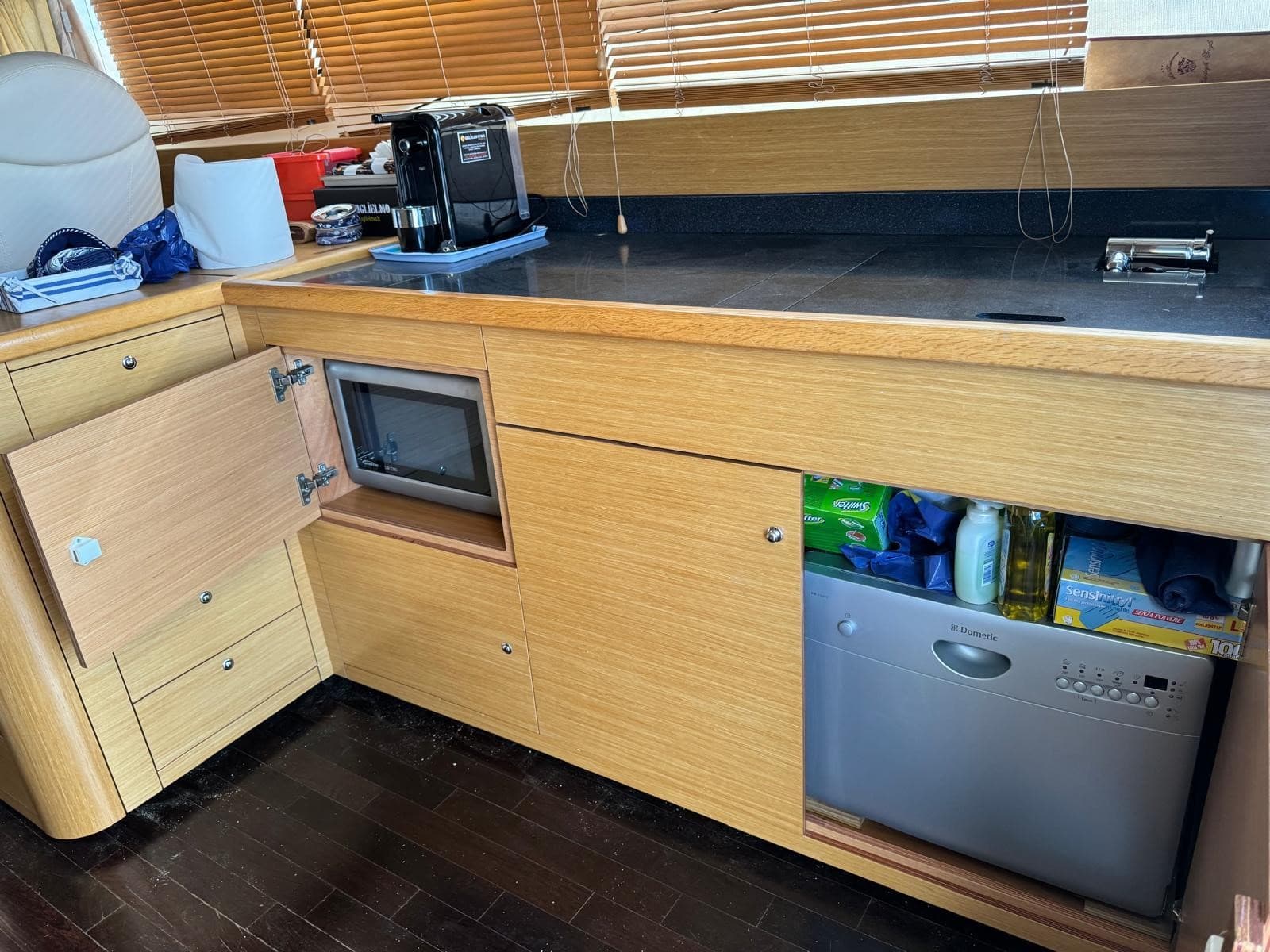 Innovazioni e Progetti Alena 48 - Deck View Innovazioni e Progetti Alena 48 - Deck View