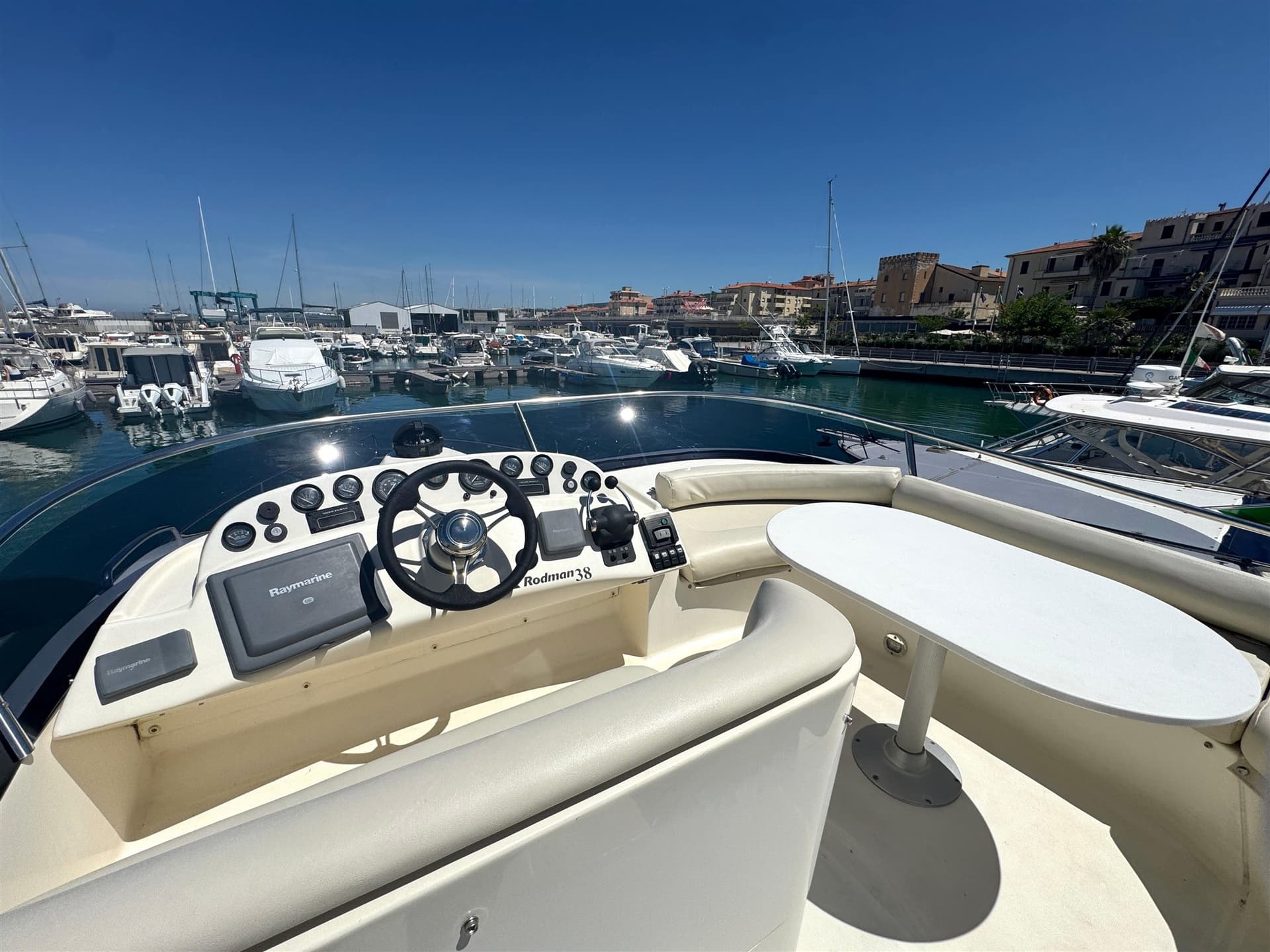 Rodman Rodman 38 Fly - Deck View Rodman Rodman 38 Fly - Deck View