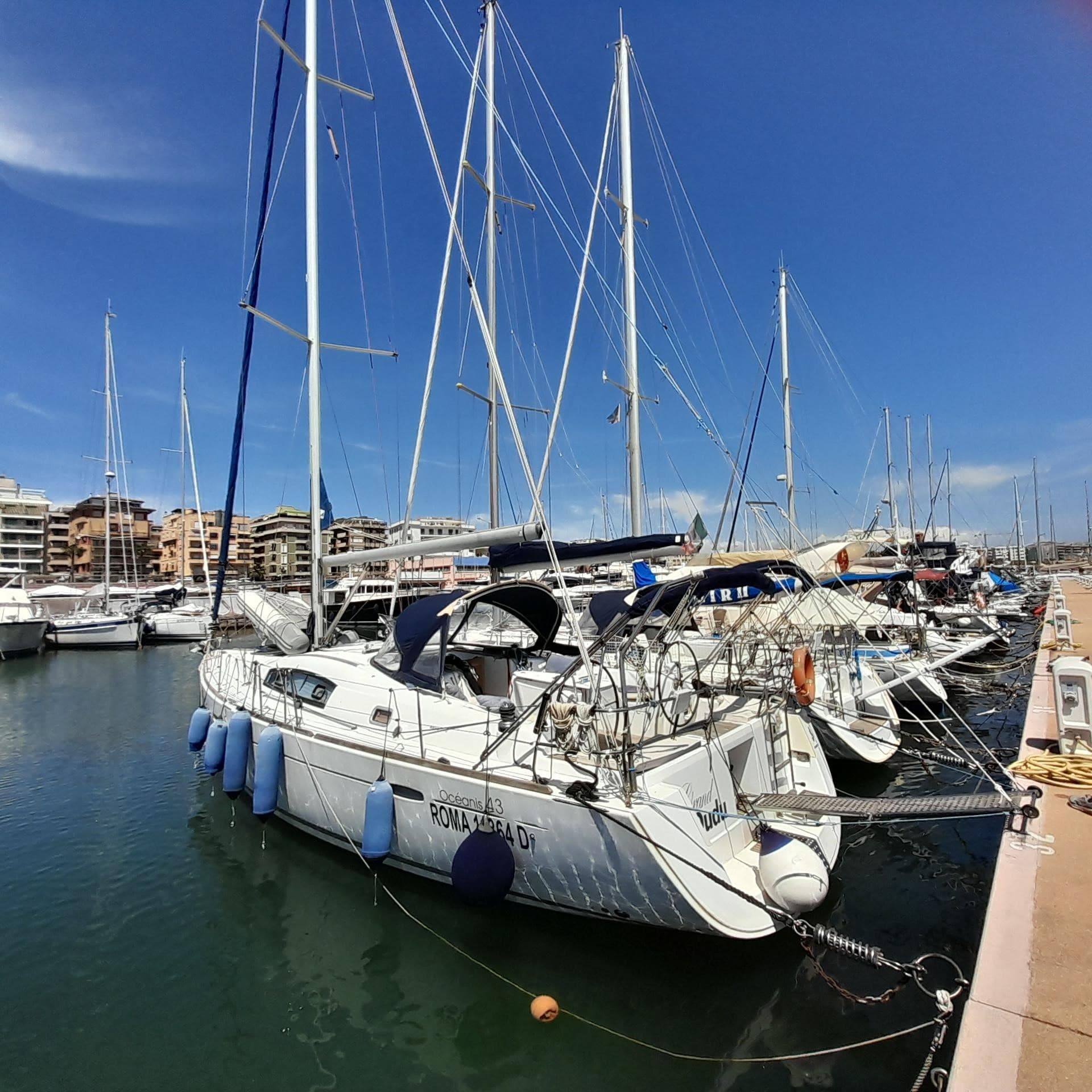 Beneteau Oceanis 43 - Detail View 1 Beneteau Oceanis 43 - Detail View 1