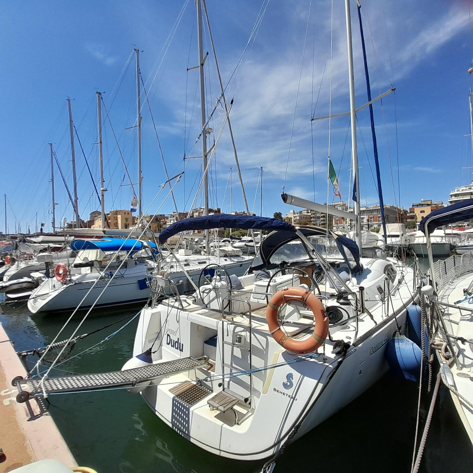 Beneteau Oceanis 43 - Main View Beneteau Oceanis 43 - Main View