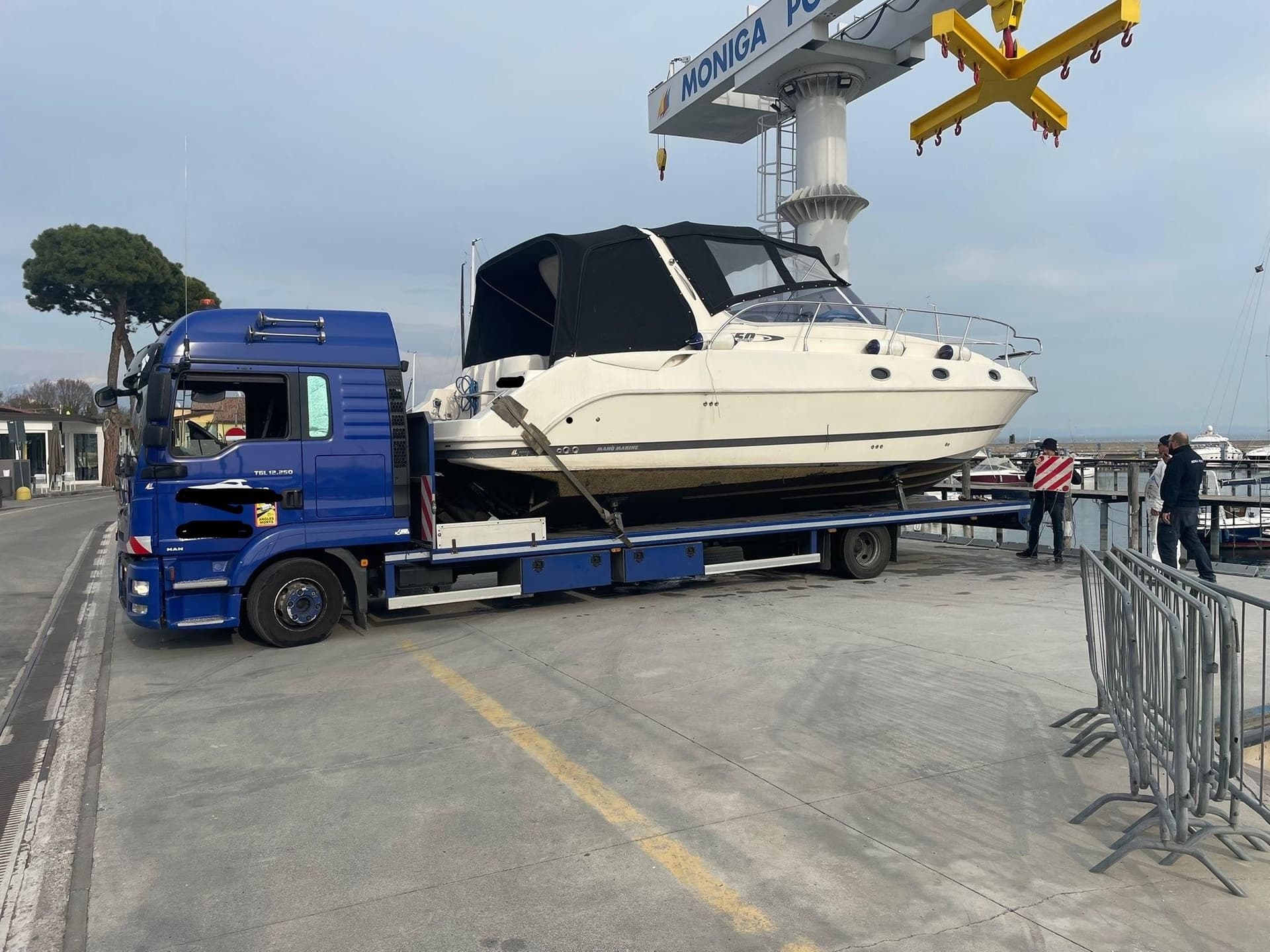 Manò Marine 28.50 Sport - Deck View Manò Marine 28.50 Sport - Deck View