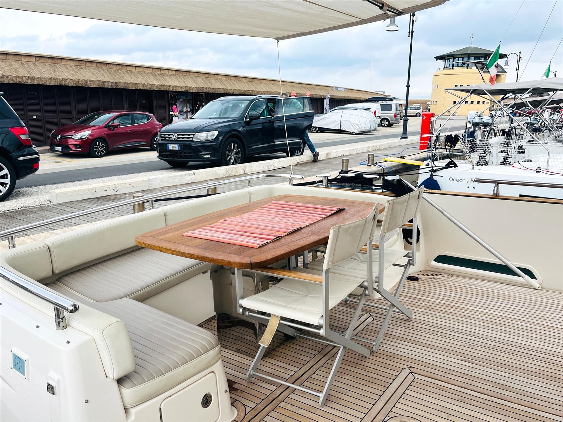 Azimut Magellano 50 - Detail View 1 Azimut Magellano 50 - Detail View 1