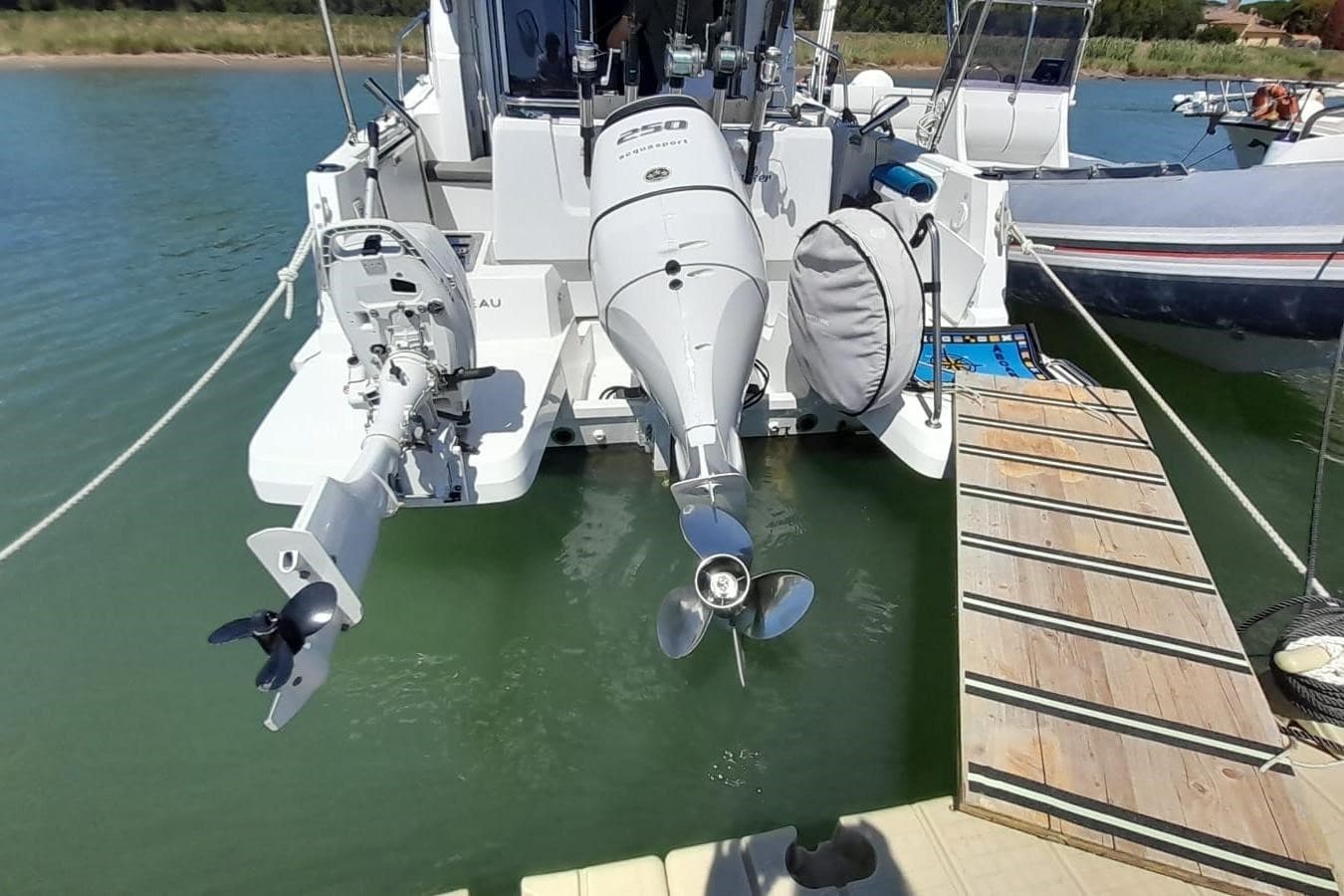 Beneteau Antares 8 Fishing - Interior View Beneteau Antares 8 Fishing - Interior View