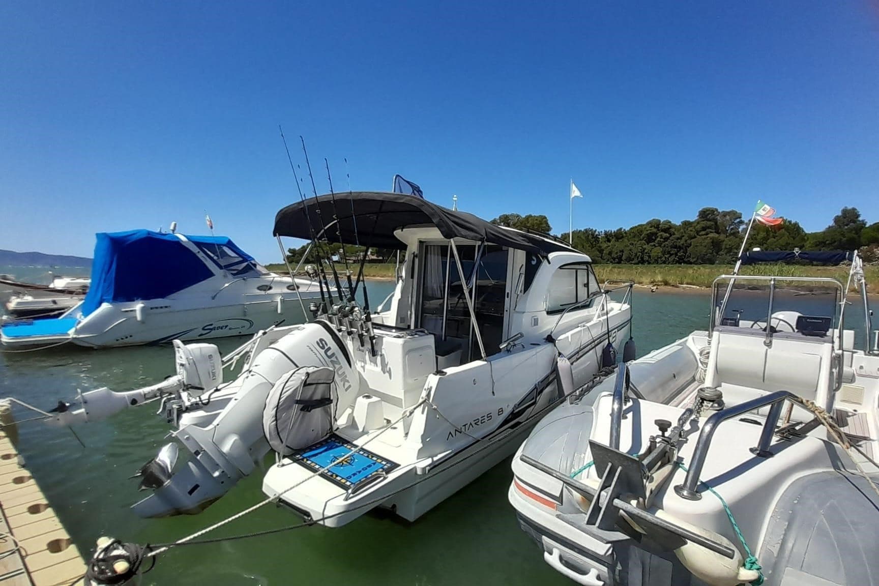 Beneteau Antares 8 Fishing - Detail View 1 Beneteau Antares 8 Fishing - Detail View 1