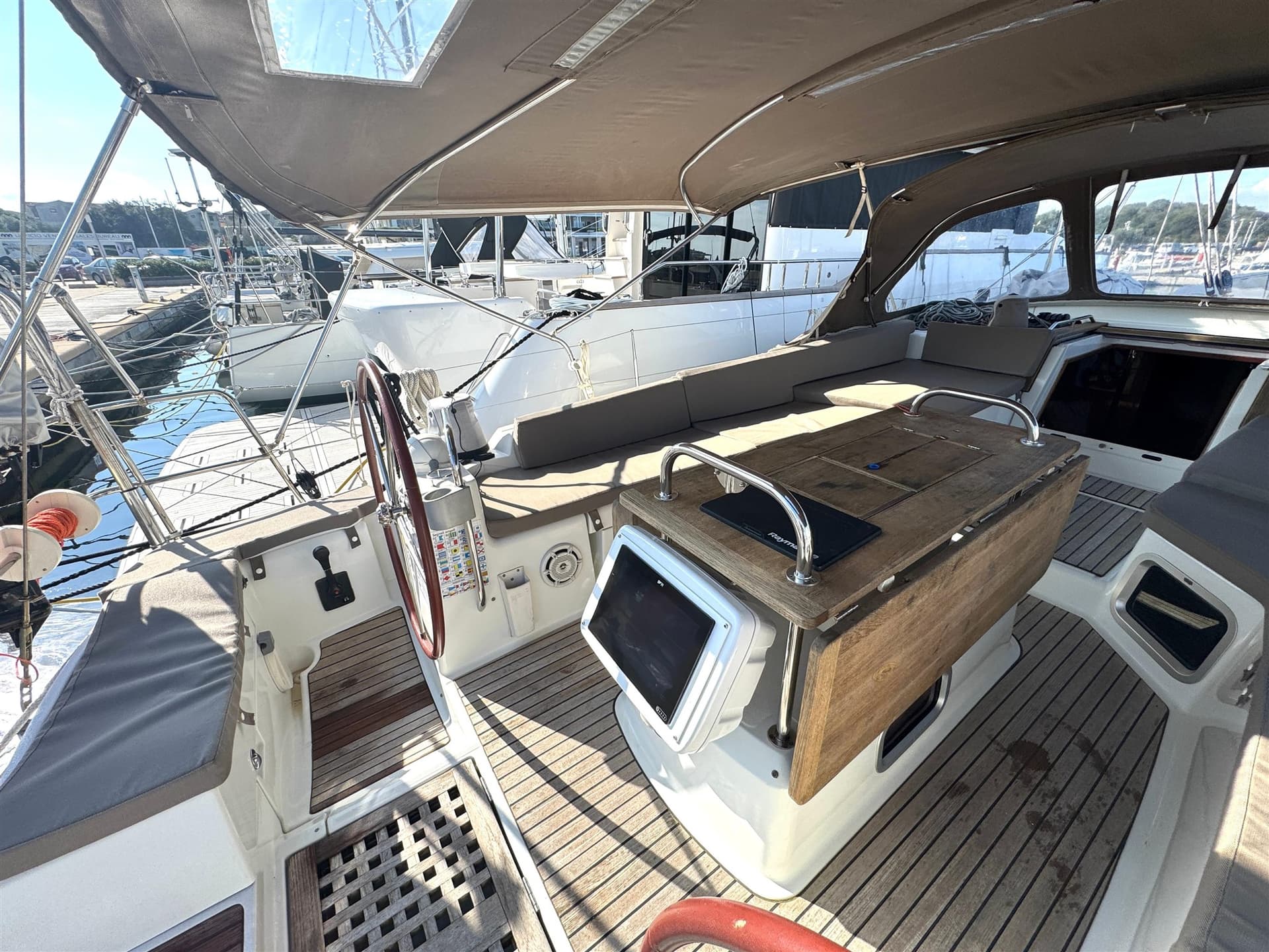 Jeanneau JEANNEAU 53 used - hero image 9