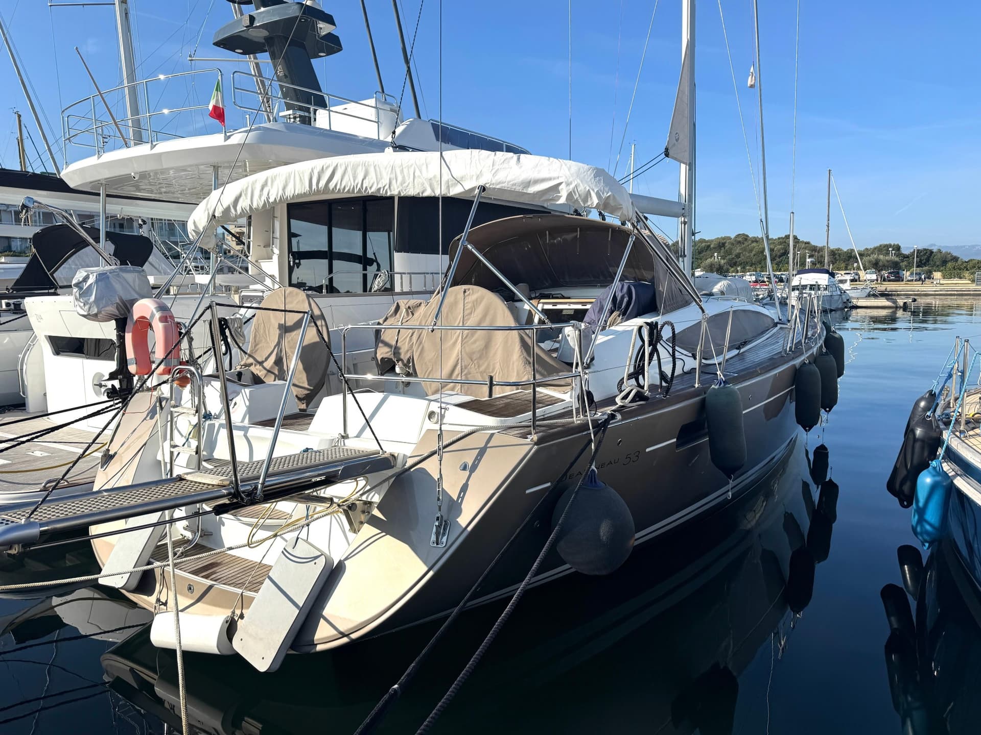 Jeanneau Jeanneau 53 - Detail View 1 Jeanneau Jeanneau 53 - Detail View 1