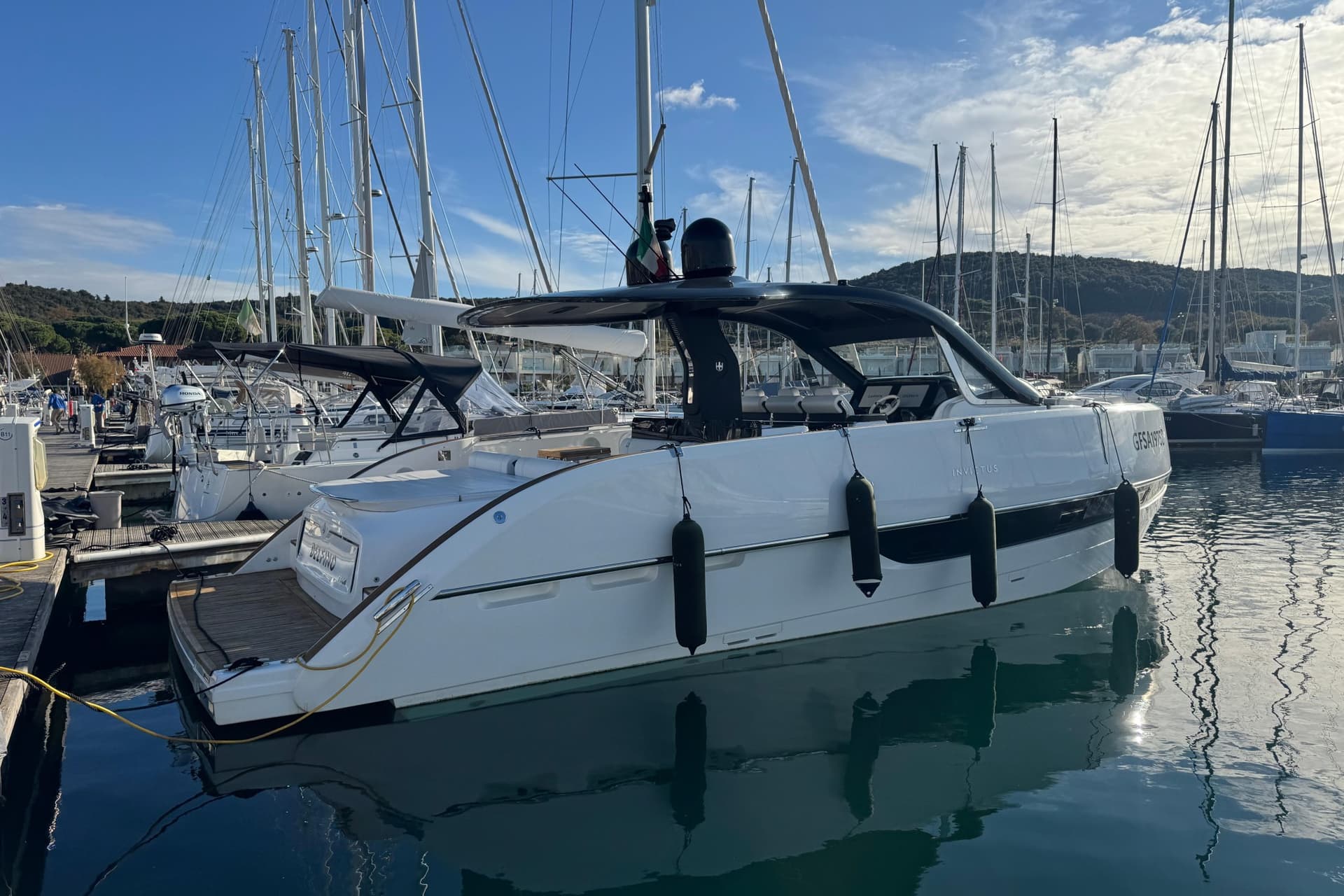 Invictus Tt420 - Detail View 1 Invictus Tt420 - Detail View 1