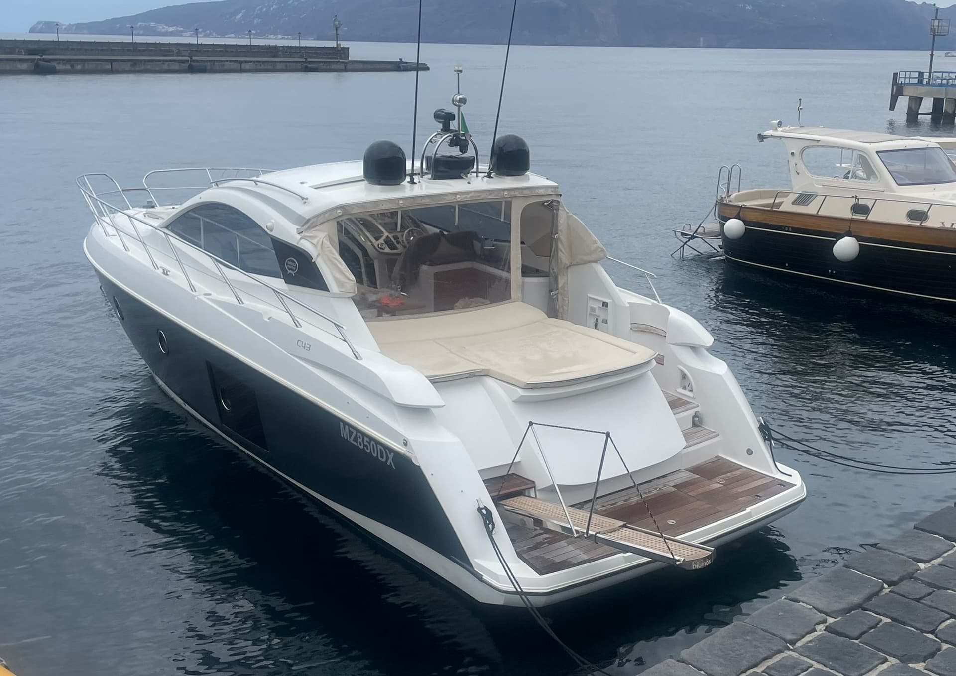 Sessa Marine C 43 - Deck View Sessa Marine C 43 - Deck View