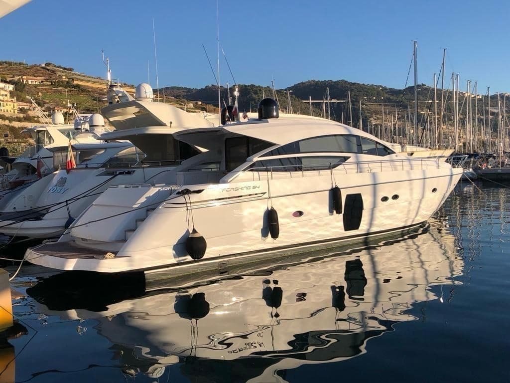 Pershing Pershing 64' usato - vista principale
