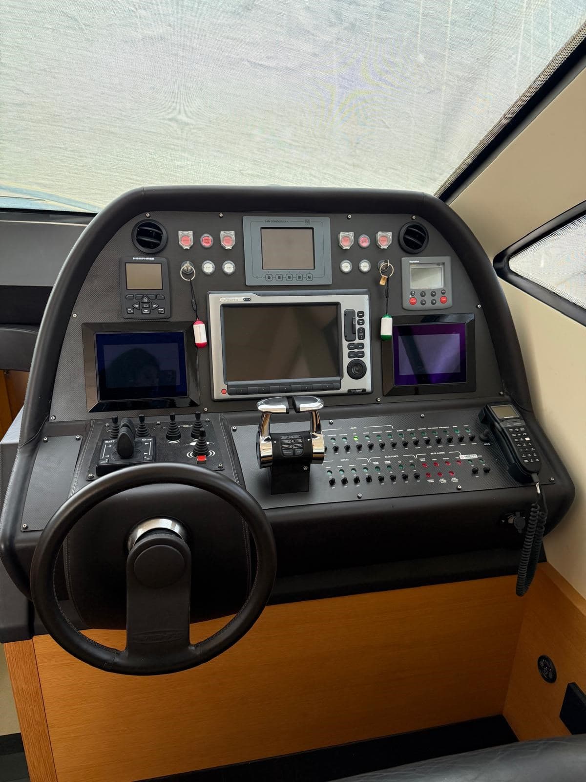 Pershing Pershing 64' usato - foto hero 7