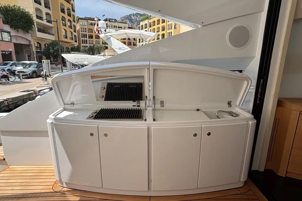 Pershing Pershing 64' usato - foto hero 6