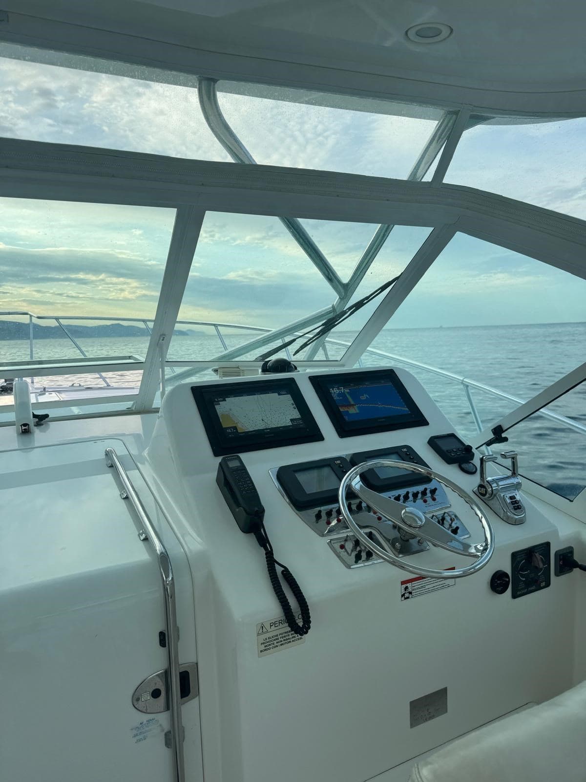 Cabo 32 Express usato - foto hero 6
