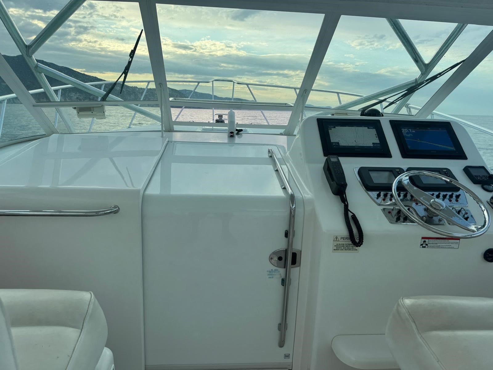 Cabo 32 Express usato - foto hero 7
