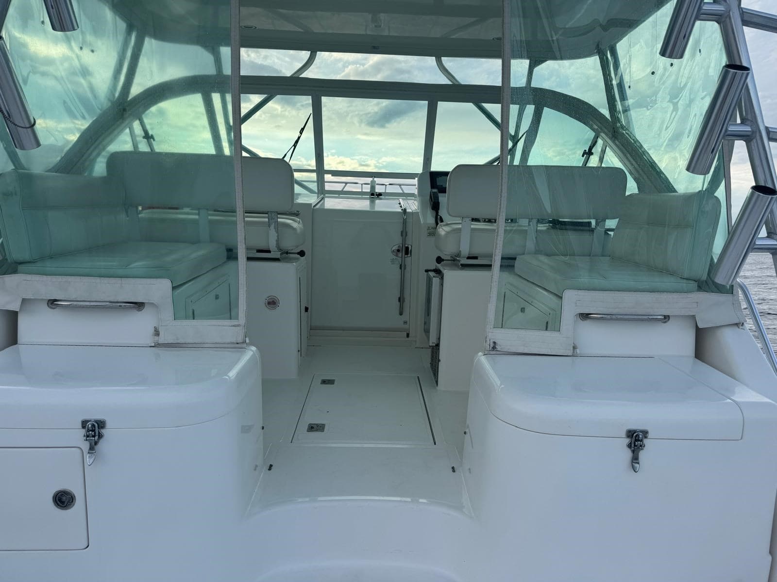 Cabo 32 Express usato - foto hero 5