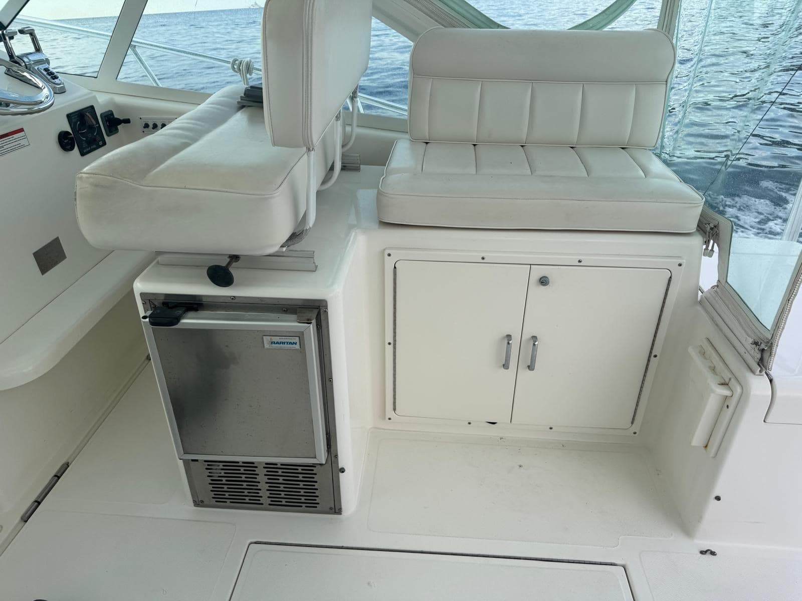 Cabo 32 Express usato - foto hero 10