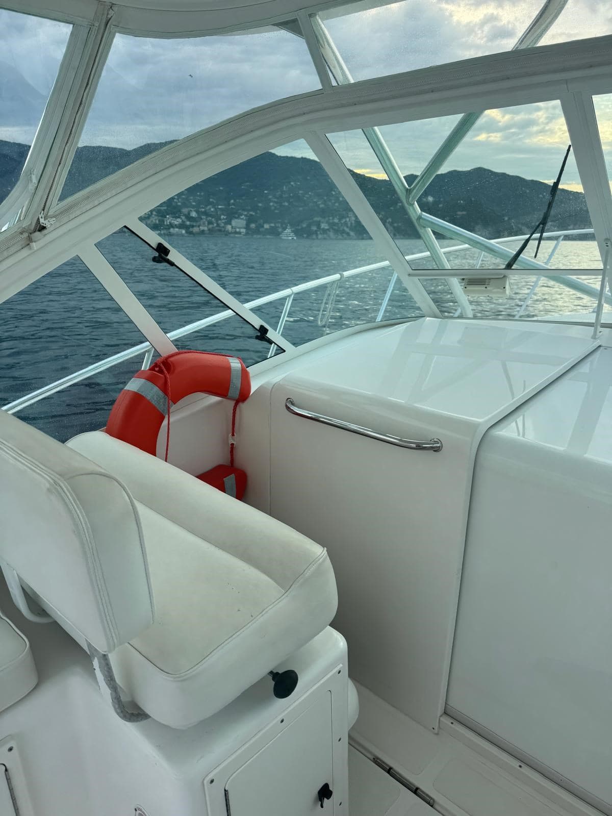 Cabo 32 Express usato - foto hero 11